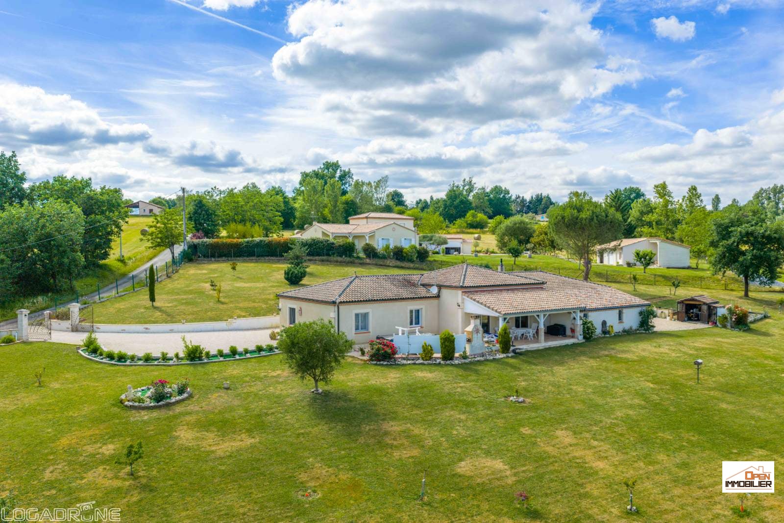 Propriété contemporaine de plain-pied de 178m2 – trois chambres – Cadre privilégié au cœur du Lot-et-Garonne