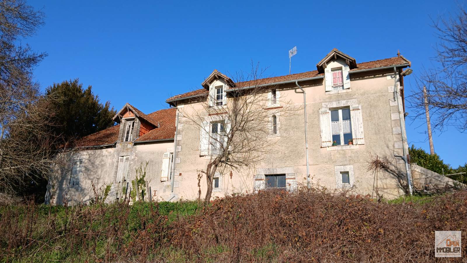 Propriété 22 ha, 2 maisons, étang, ruisseau, sources