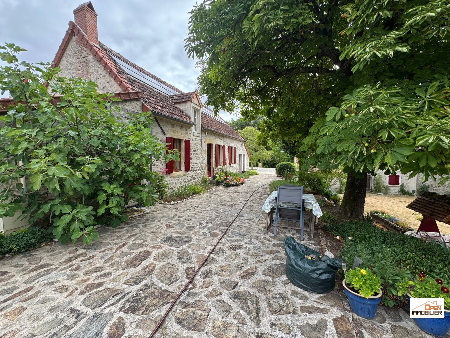 Ensemble de deux maisons de campagne