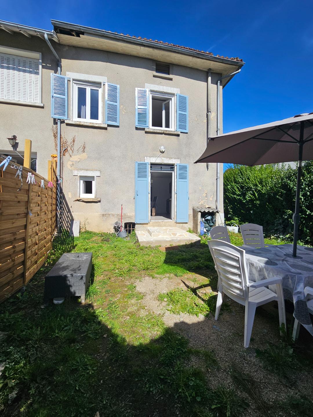 Maison de bourg avec jardin