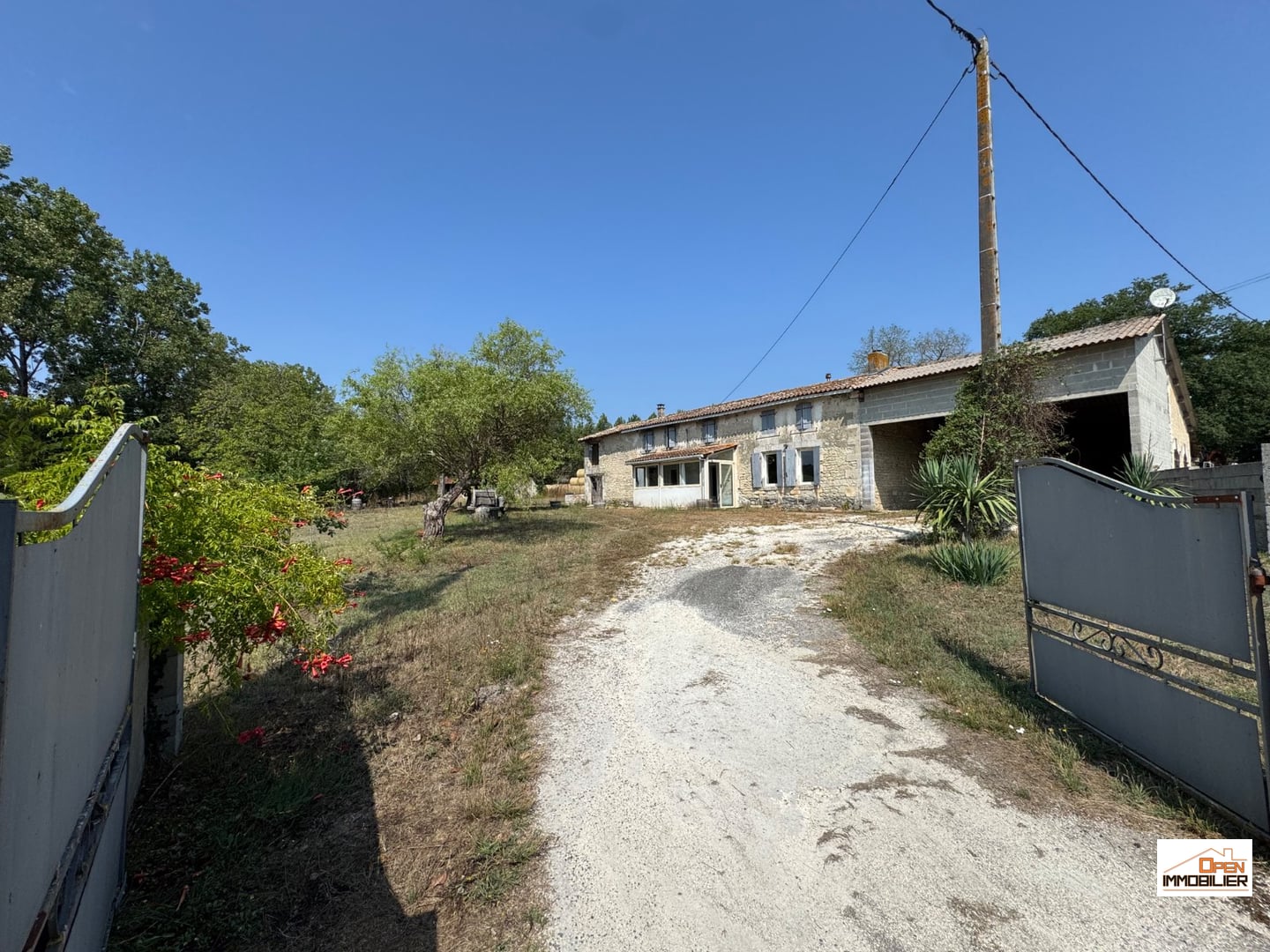Maison en pierre 159m² – 5 chambres – Terrain environ 2000 m² - Condéon