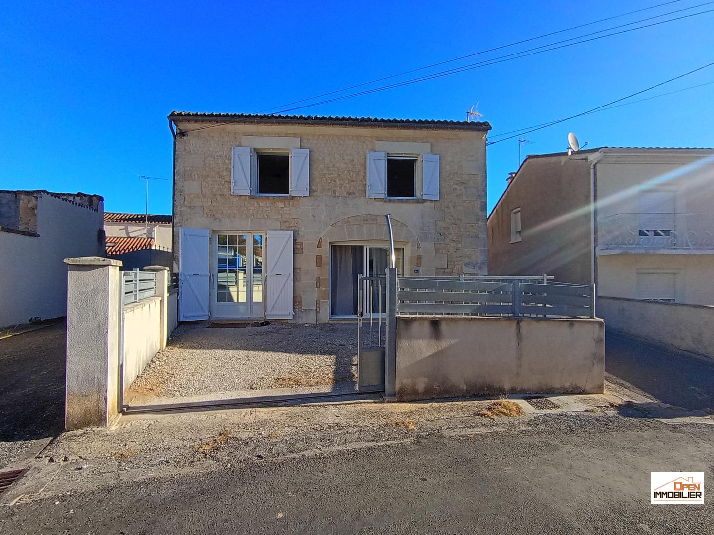 Maison avec cour