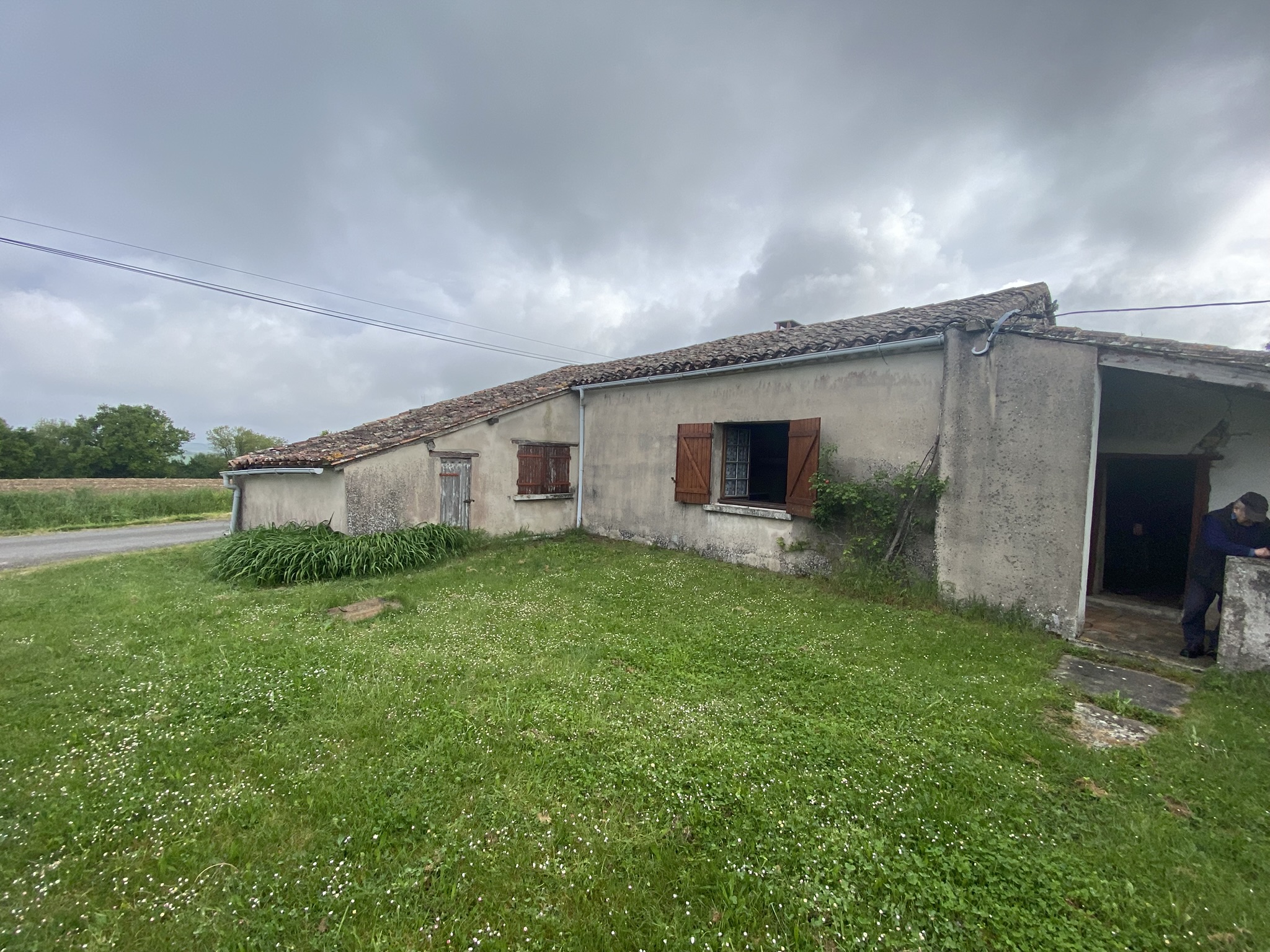 Maison 90 M2 2 Chambres+ grange en pierre sur plus de 2 500 m² de terrain