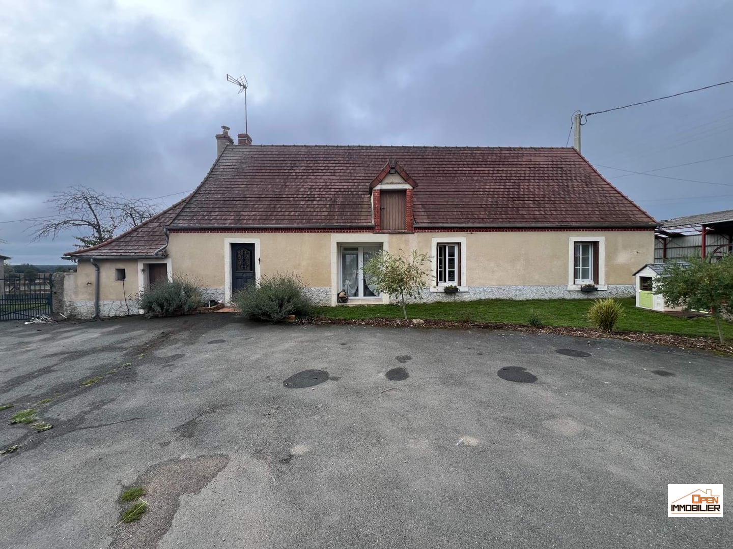 Corps de ferme avec maison d&rsquo;habitation en campagne !