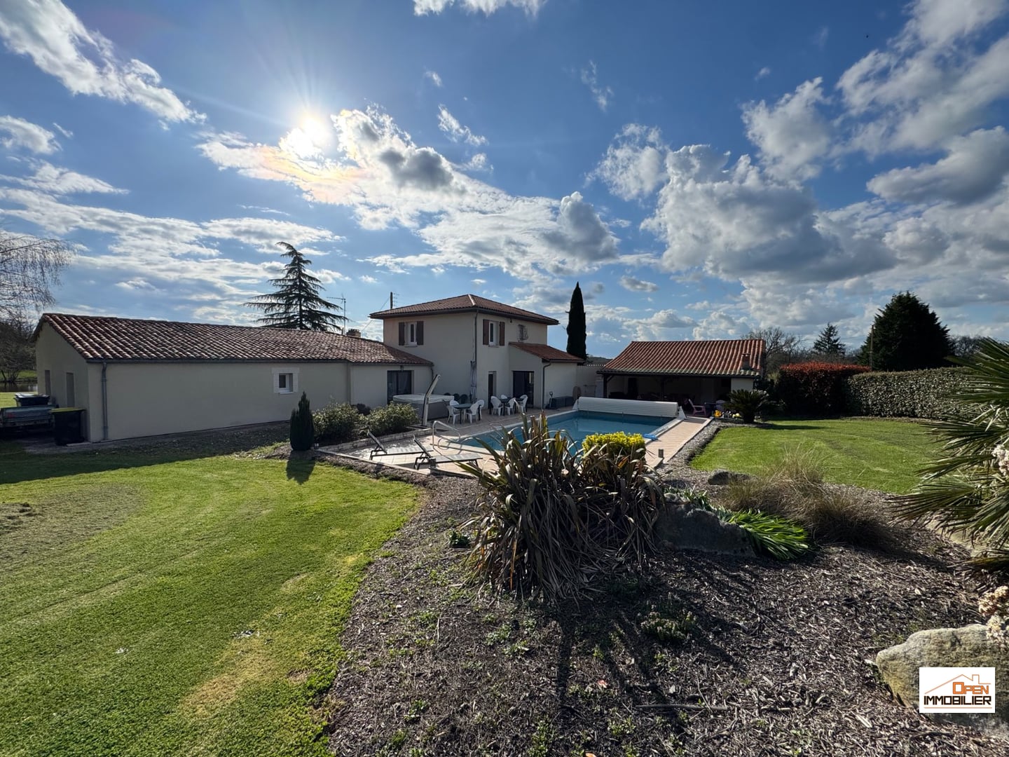 Belle propriété avec grand terrain et étang