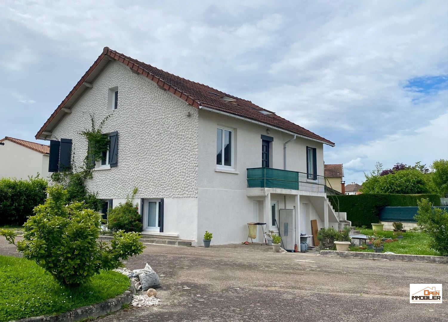 LIMOGES - MAISON 8 PIECES - 170 m2 - 219 000 €