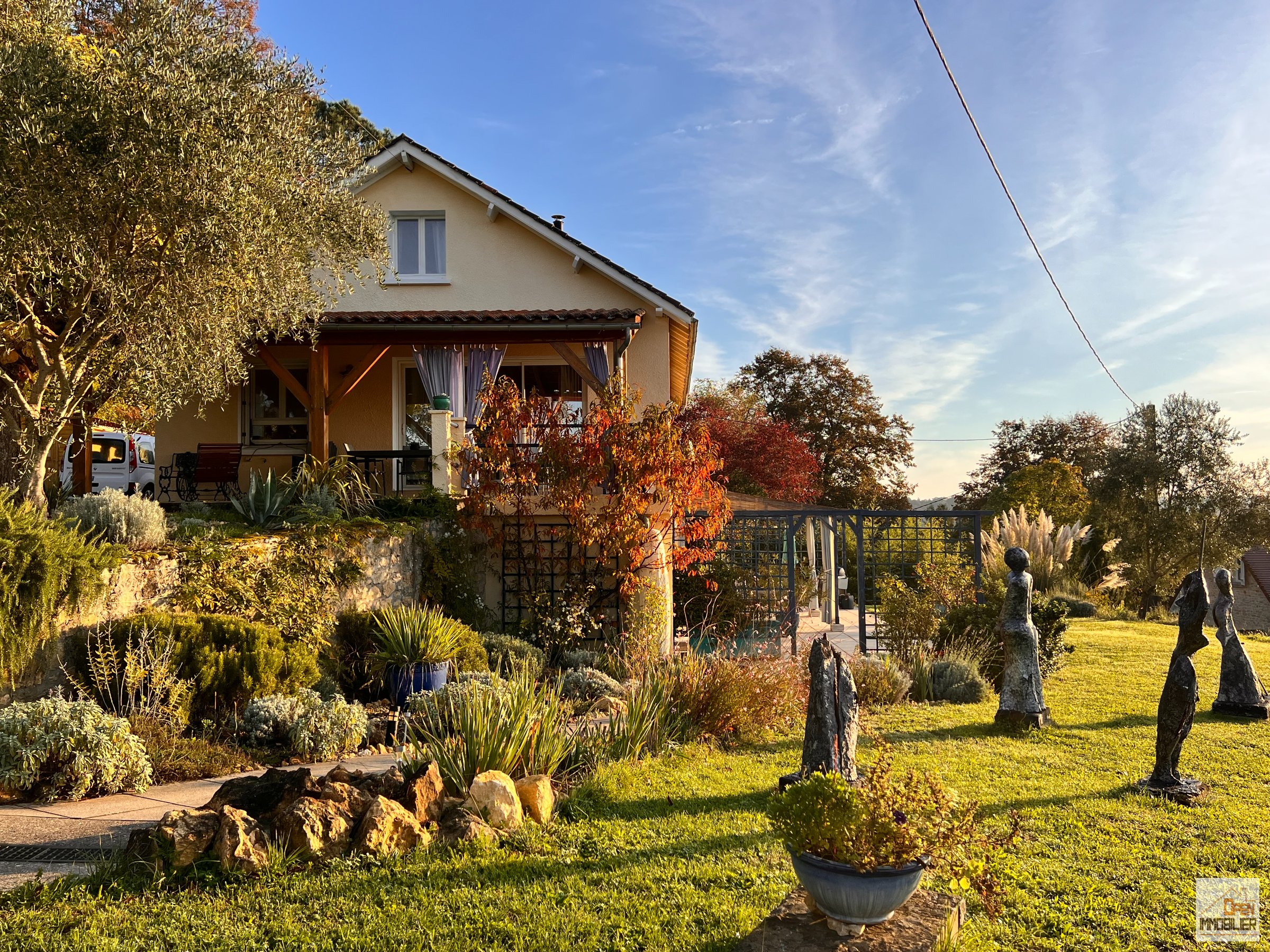 Charmante maison en dordogne avec une vue magnifique sur la vallée de sarlat et un gîtes superbe !!