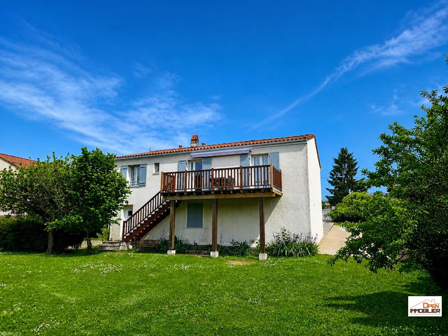 Maison T5 avec grand garage et jardin