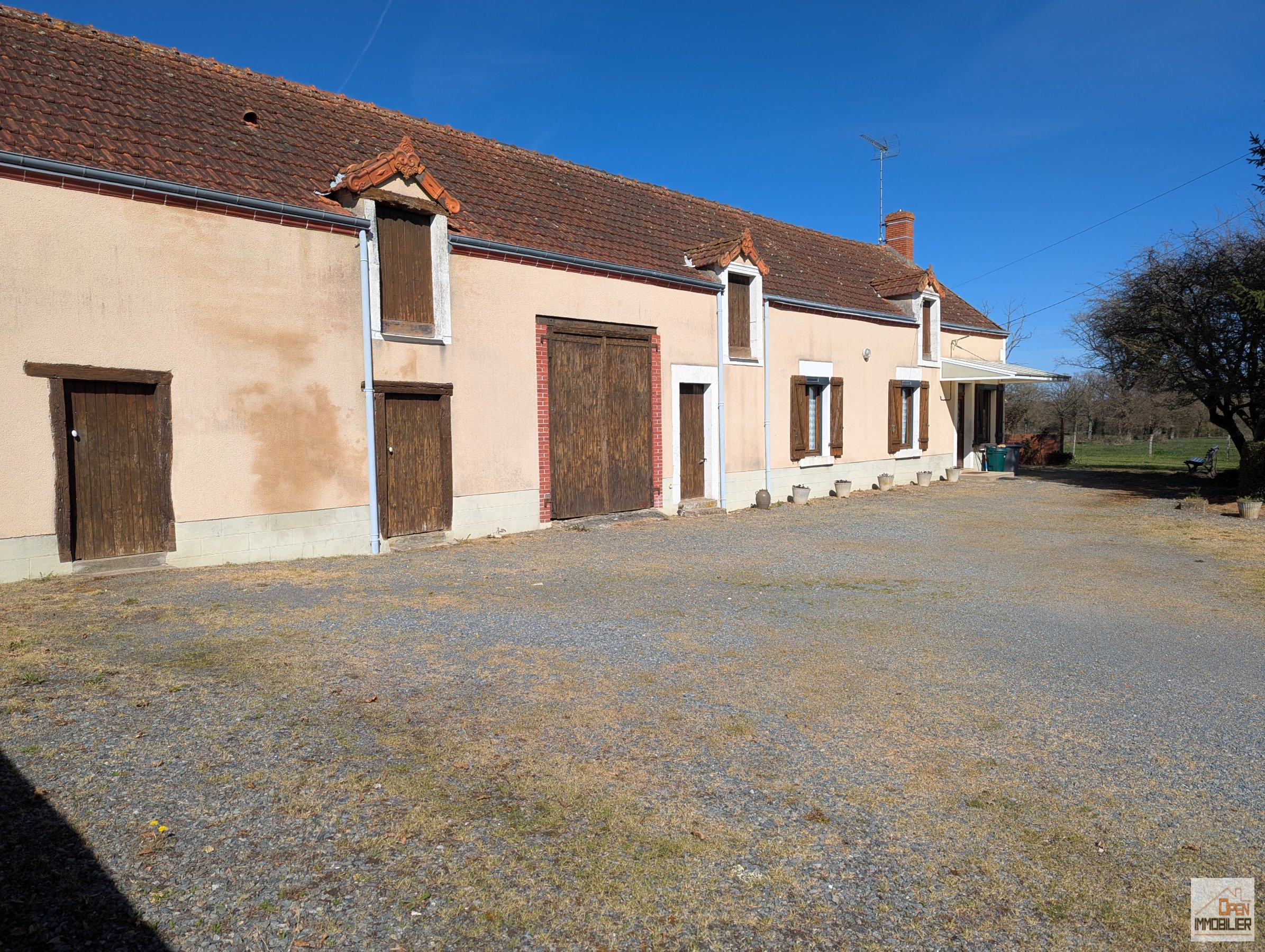 Maison de campagne avec dépendances !