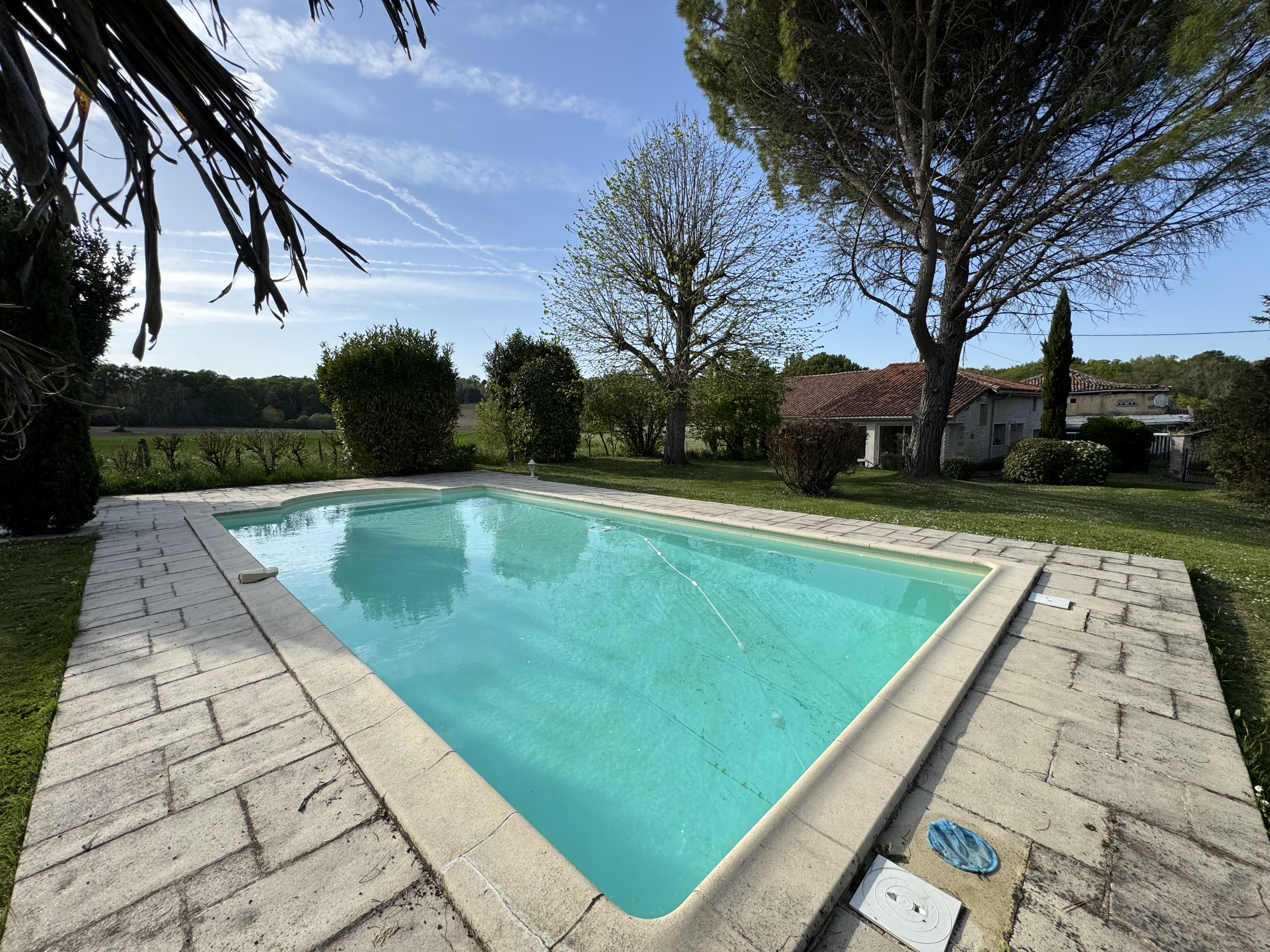 Ensemble immobilier de 111 m² - Hangar - Terrain 5 700 m²