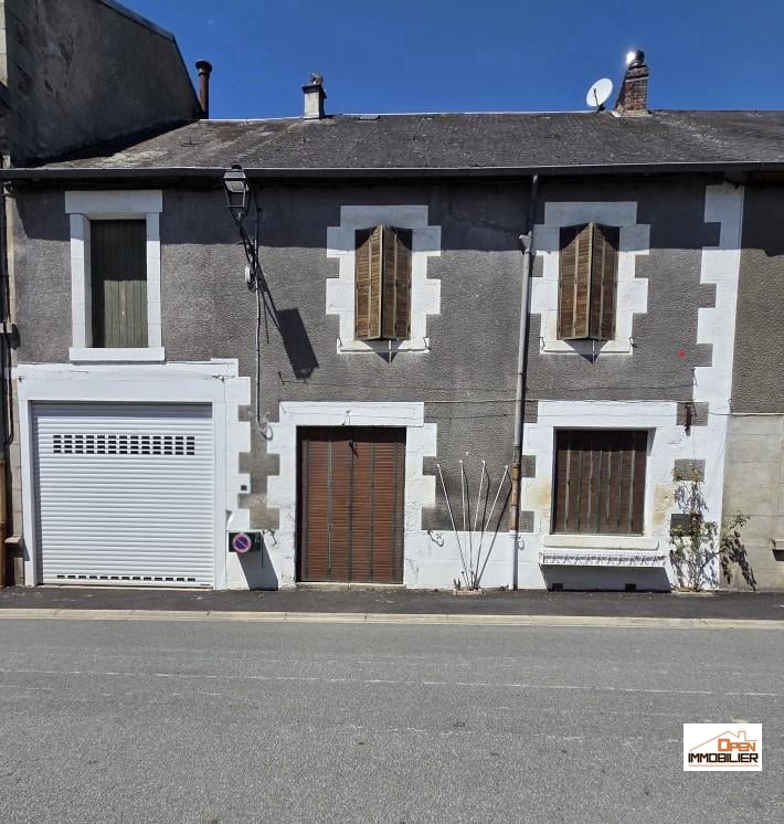 Maison de bourg avec cour intérieure et garage attenant - Le Grand-Bourg
