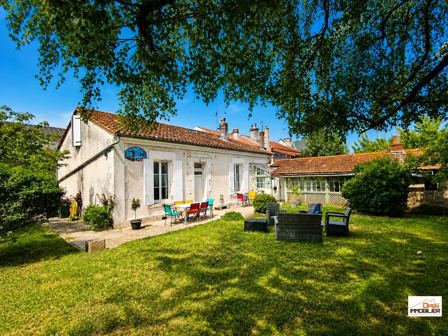ANGOULEME (16000) Maison en pierres T5 avec jardin et dépendances