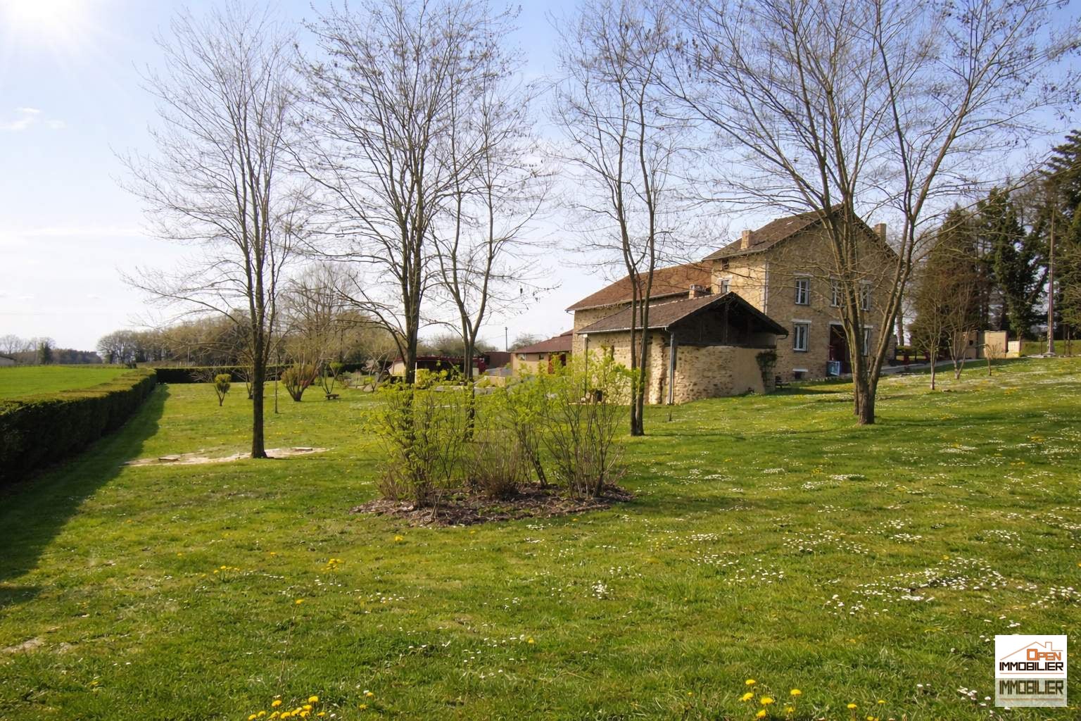 Maison familiale avec dépendances