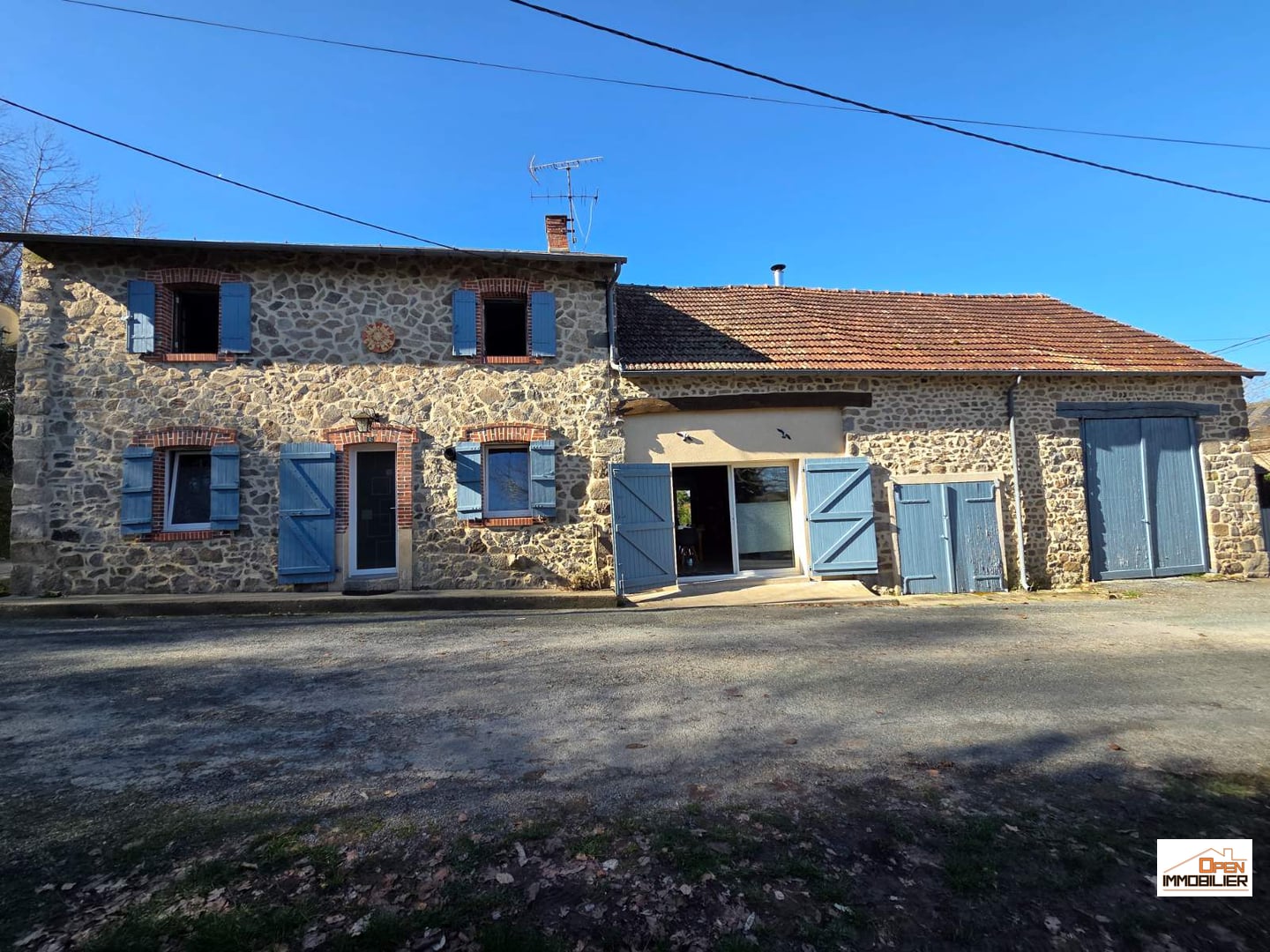 Maison avec grange attenante véranda et terrasse