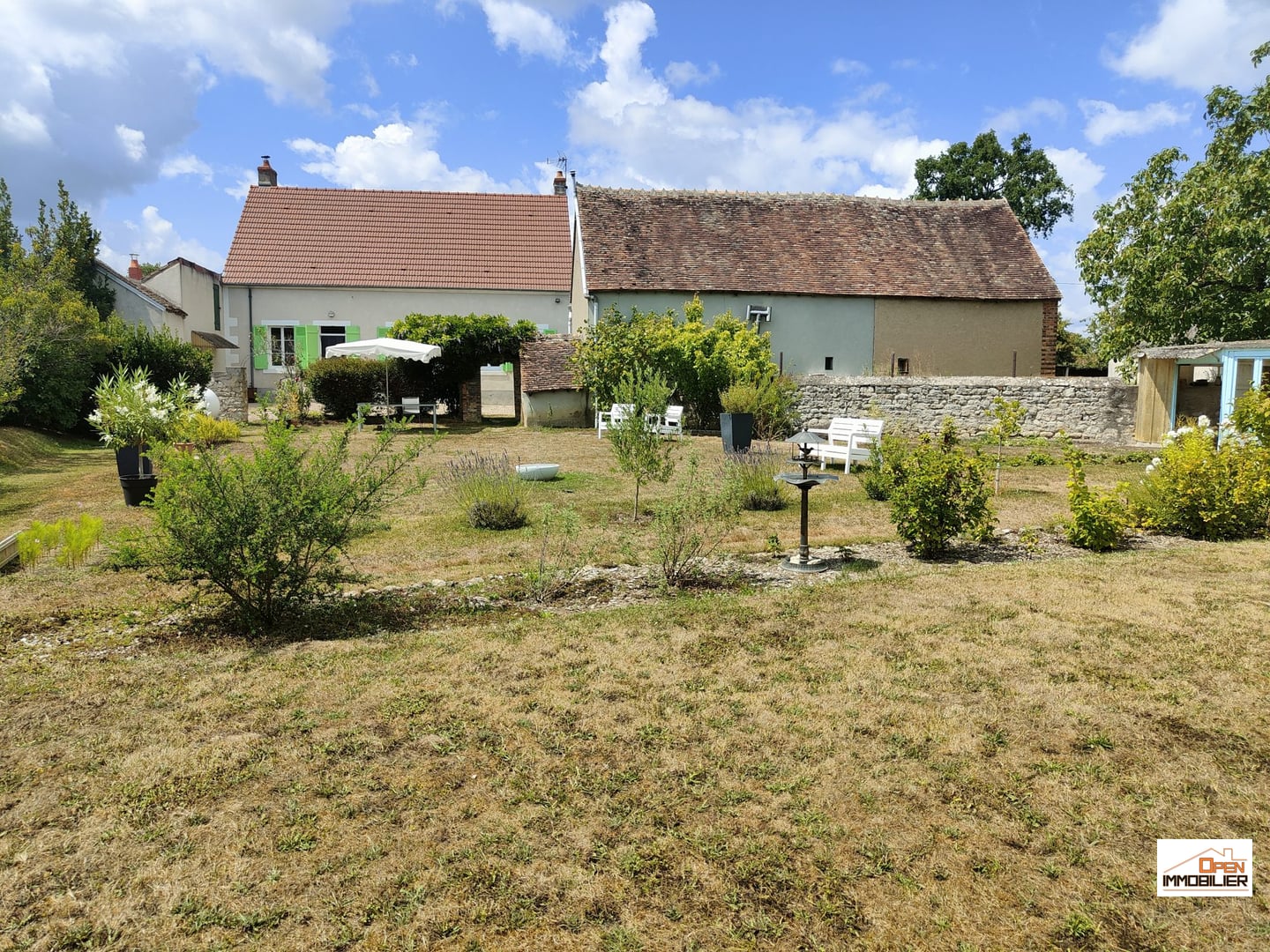 Maison de campagne avec dépendances !