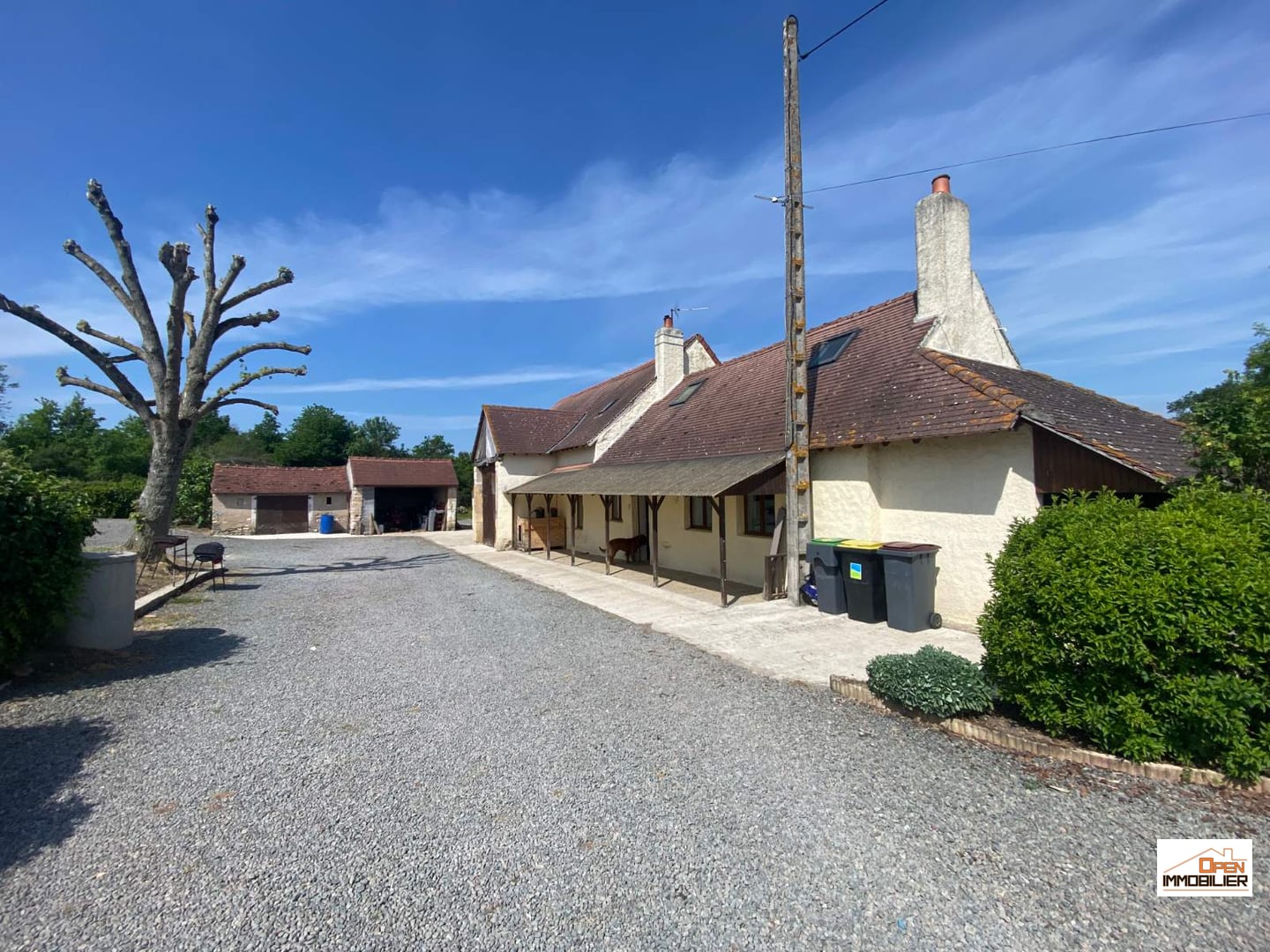Maison de campagne rénovée avec dépendances !