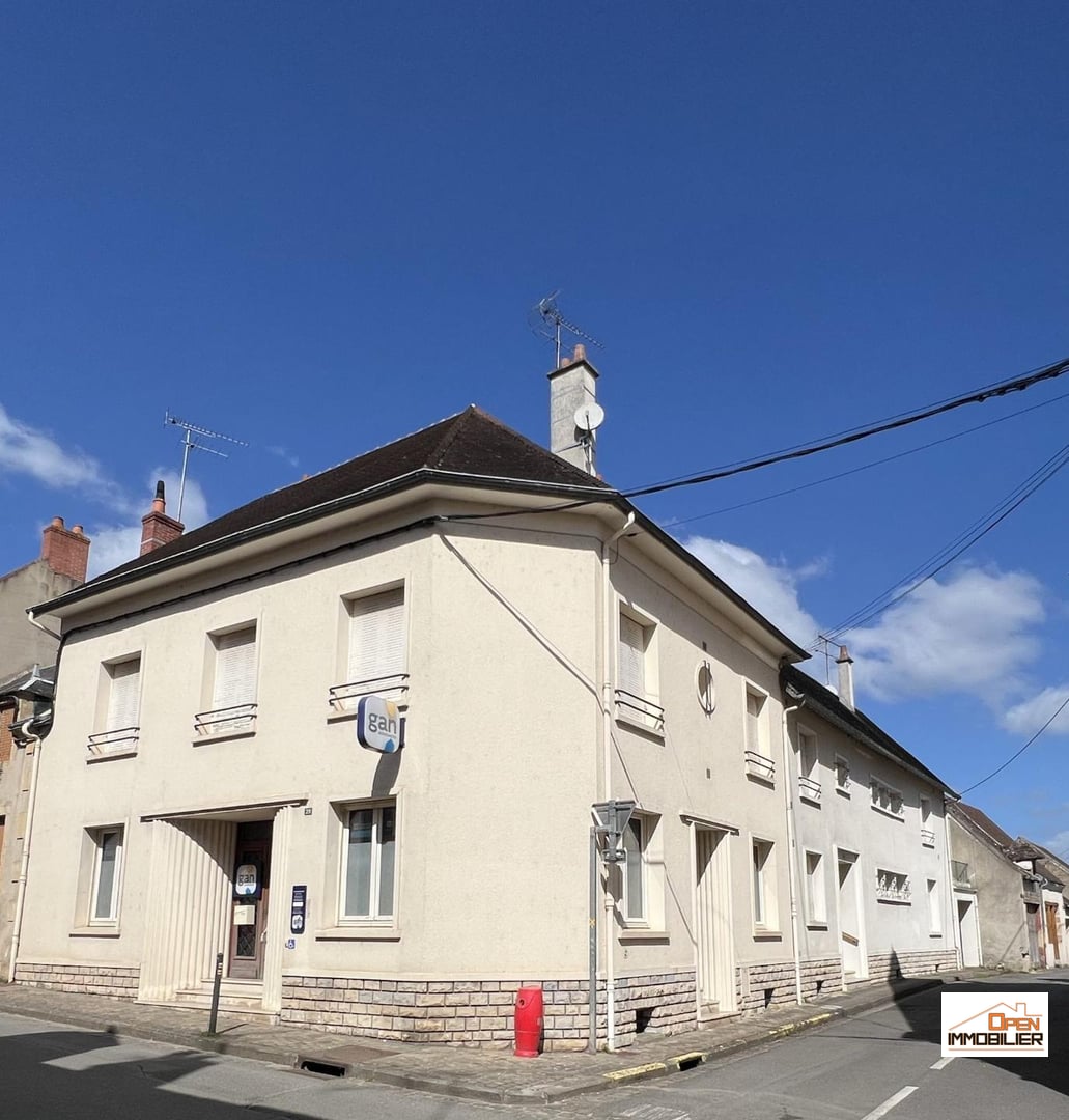 Ensemble immobilier de deux maisons de ville avec commerce !
