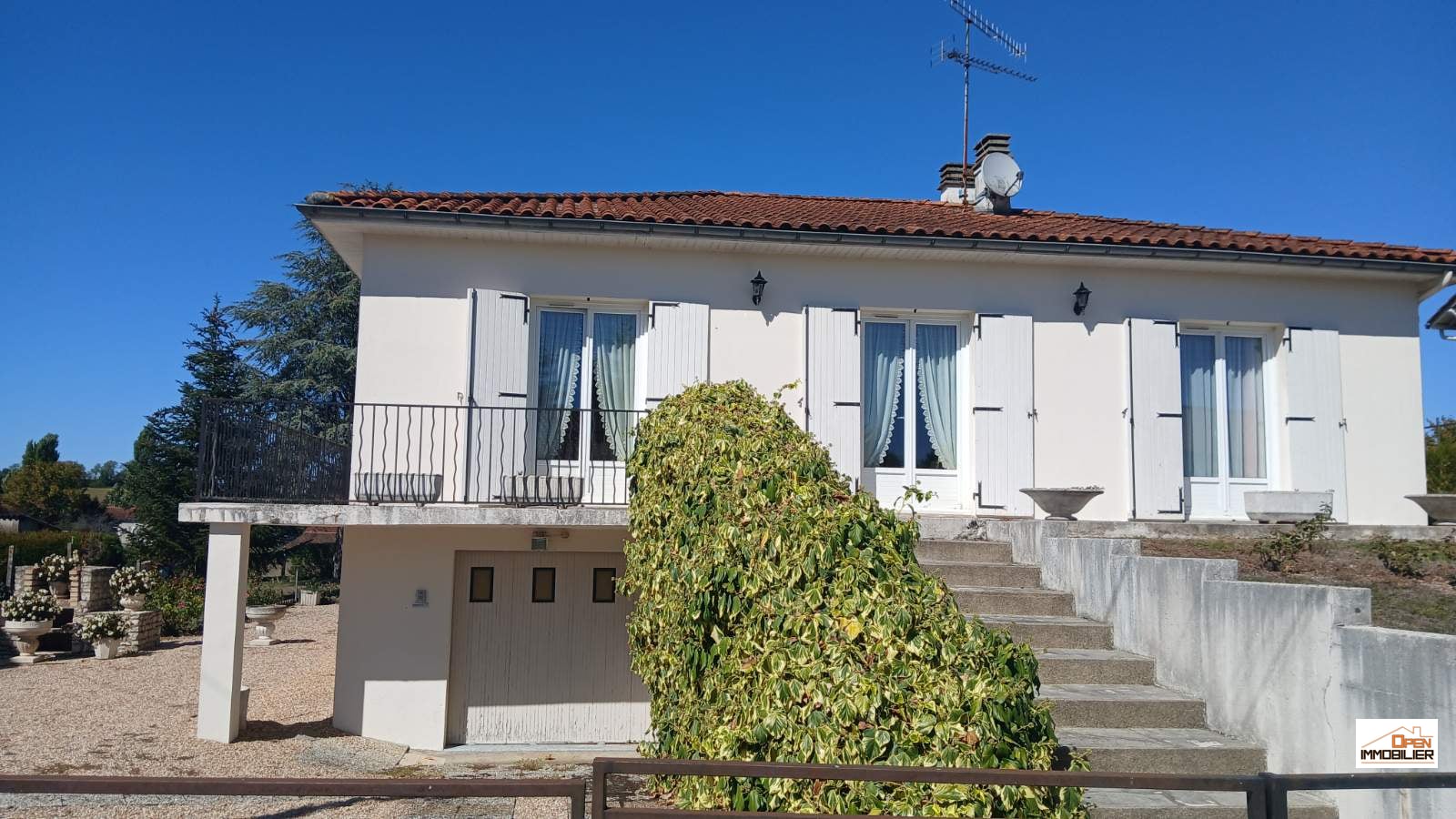 Maison sur sous‑sol avec jardin arboré – Verteillac - Verteillac