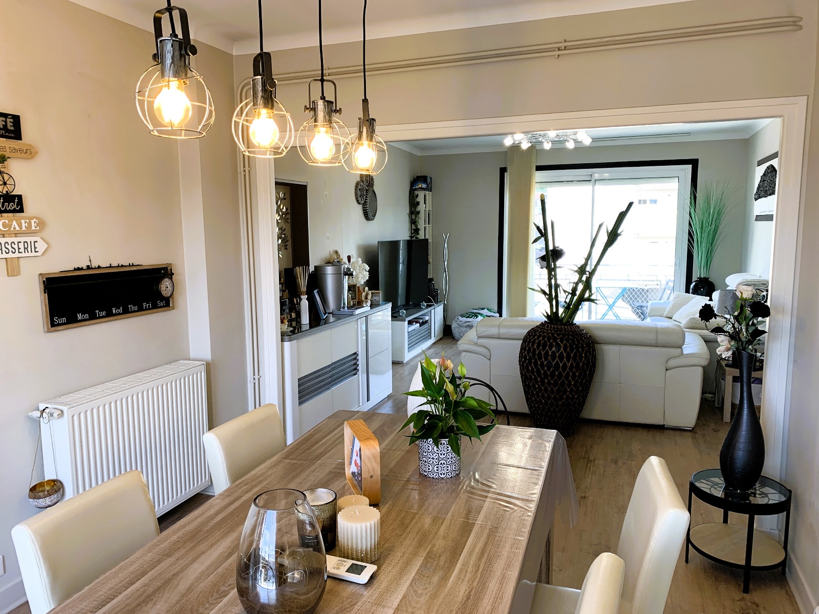 Appartement avec balcons, cave et garage
