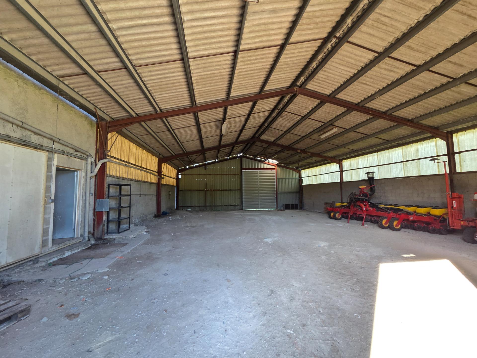 BATIMENT POUR STOCKAGE