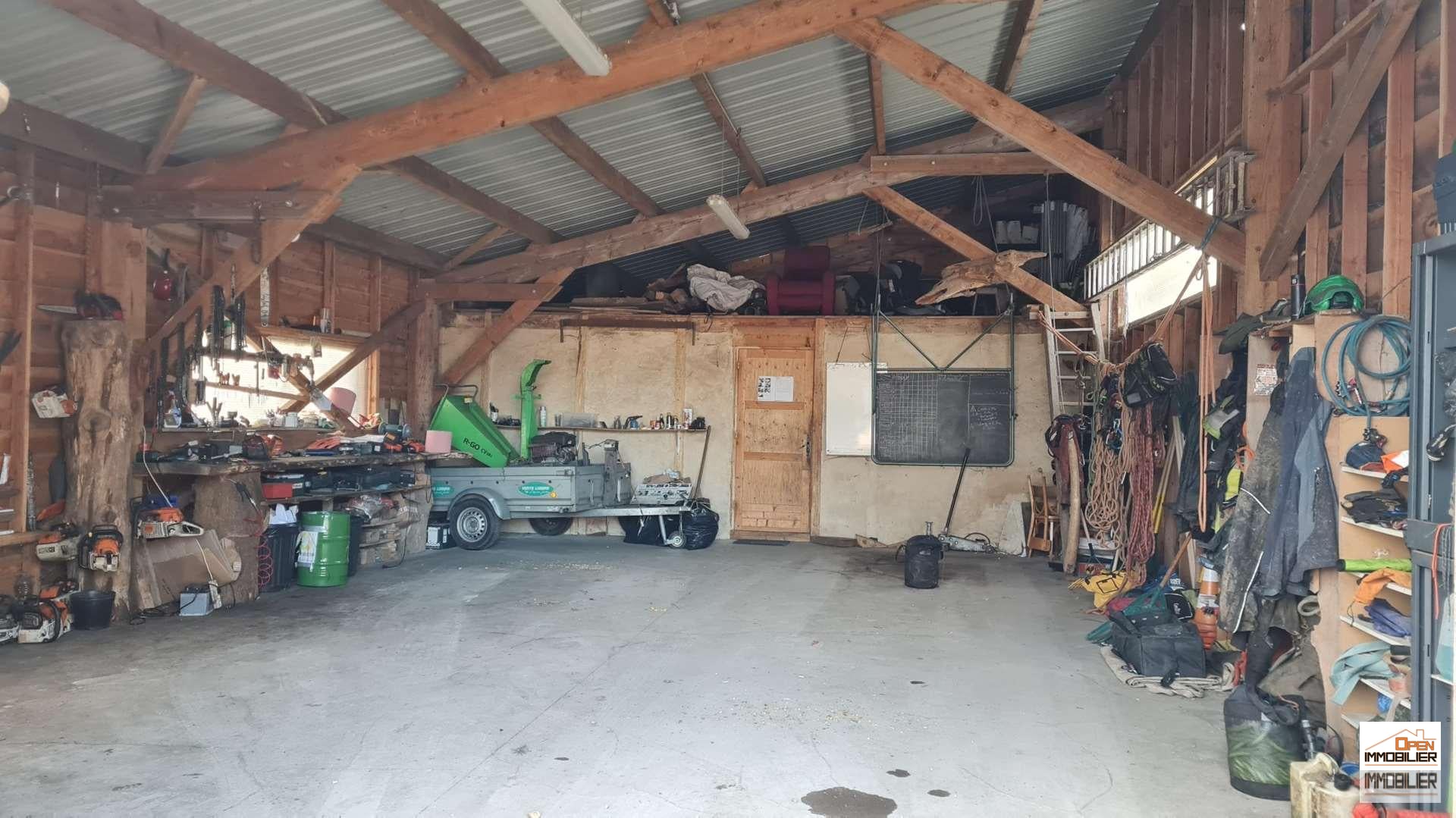 Entrepot à vendre sur terrain d'environ 2141 m², 19330 Favars