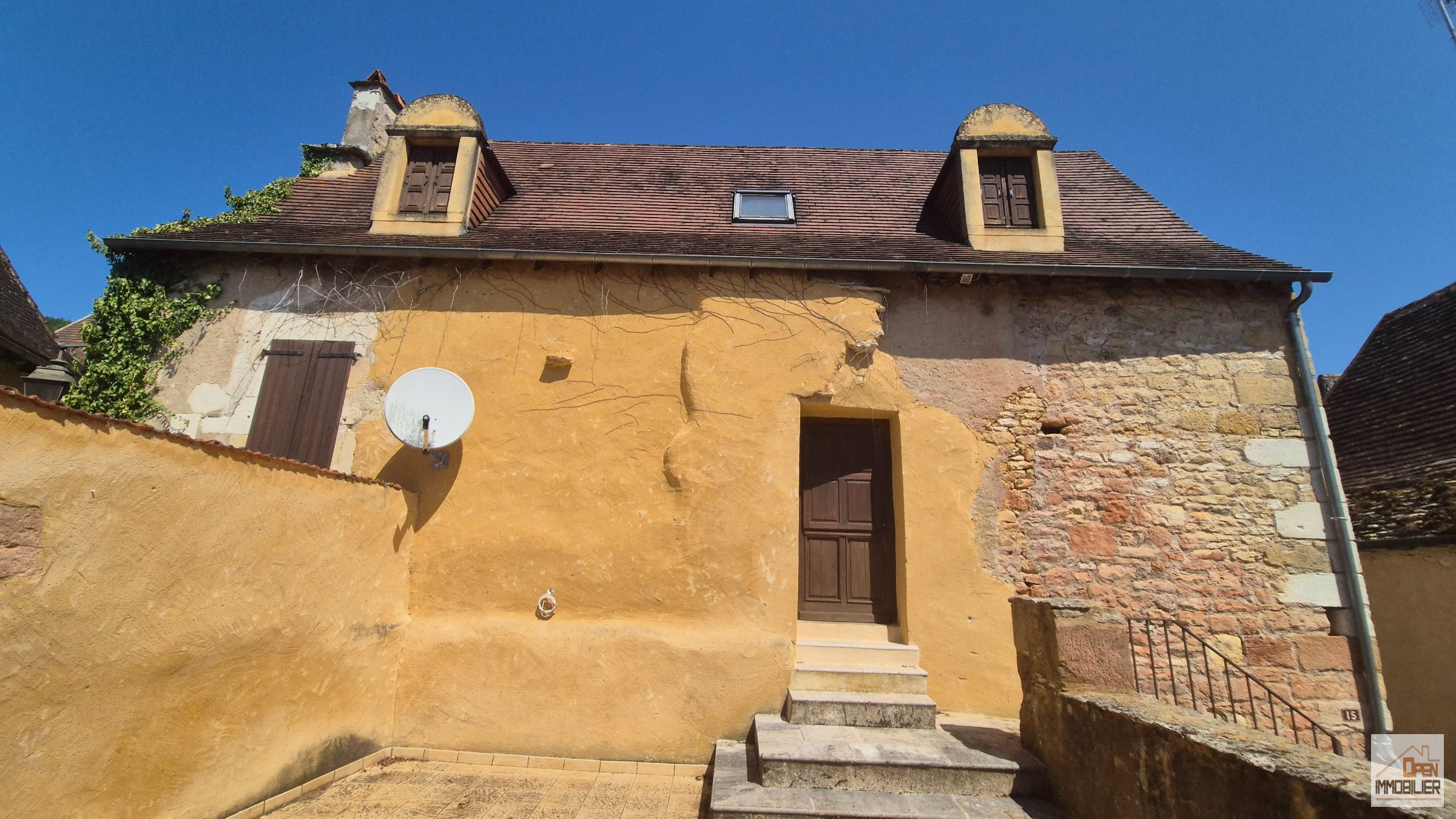 Belle maison en pierre au coeur du Périgord noir avec cour intérieur et belle vue dans un village - Saint-Vincent-de-Cosse