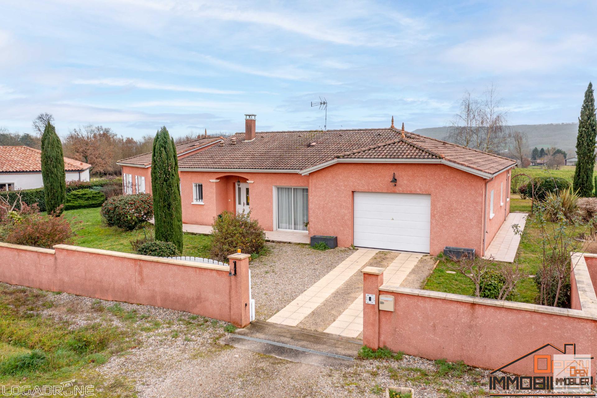 Maison de plain-pied T5 avec garage et parc arboré