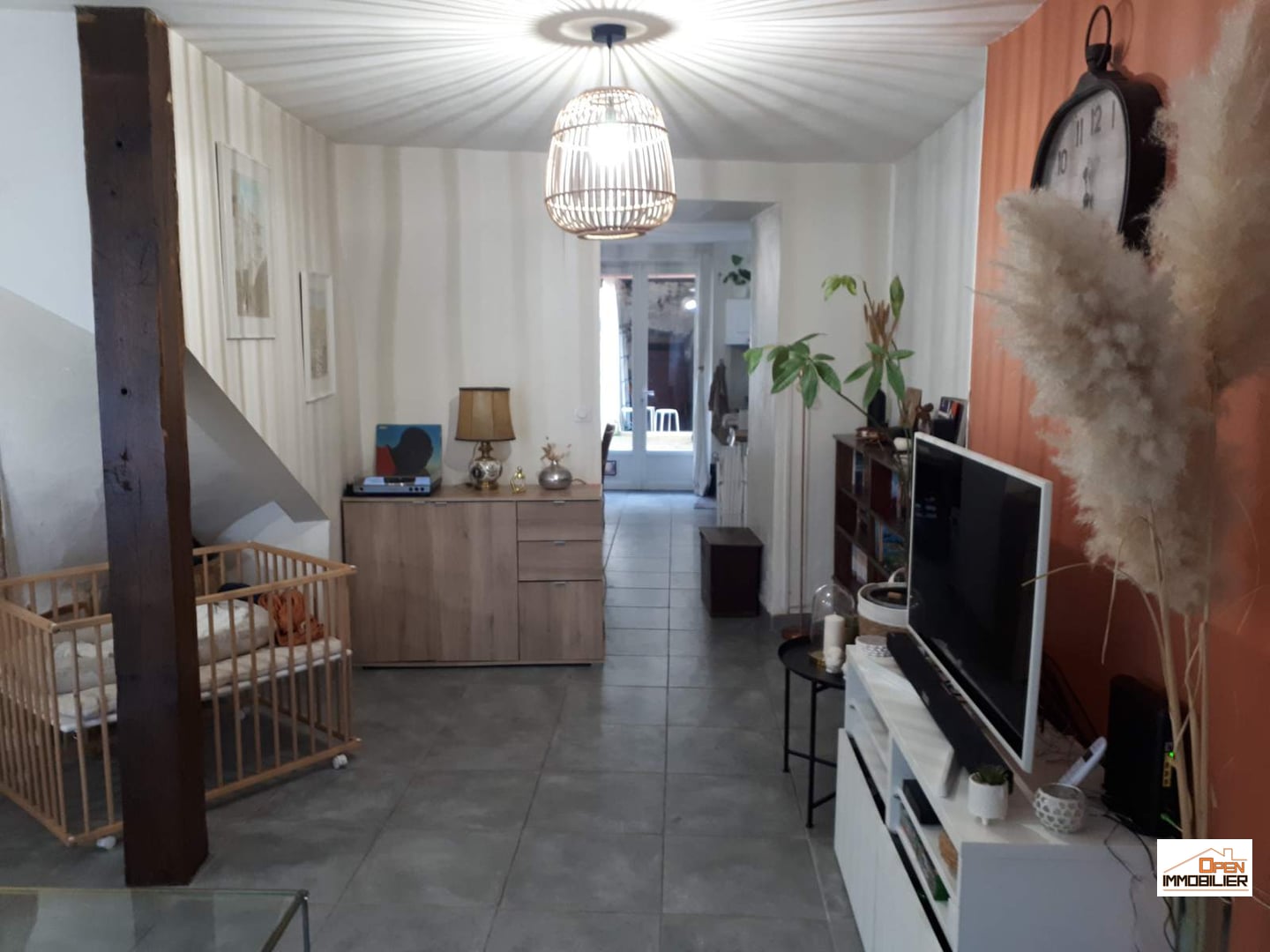 Beaucoup de charme pour cette belle maison de ville avec cour et cave - Montbazon