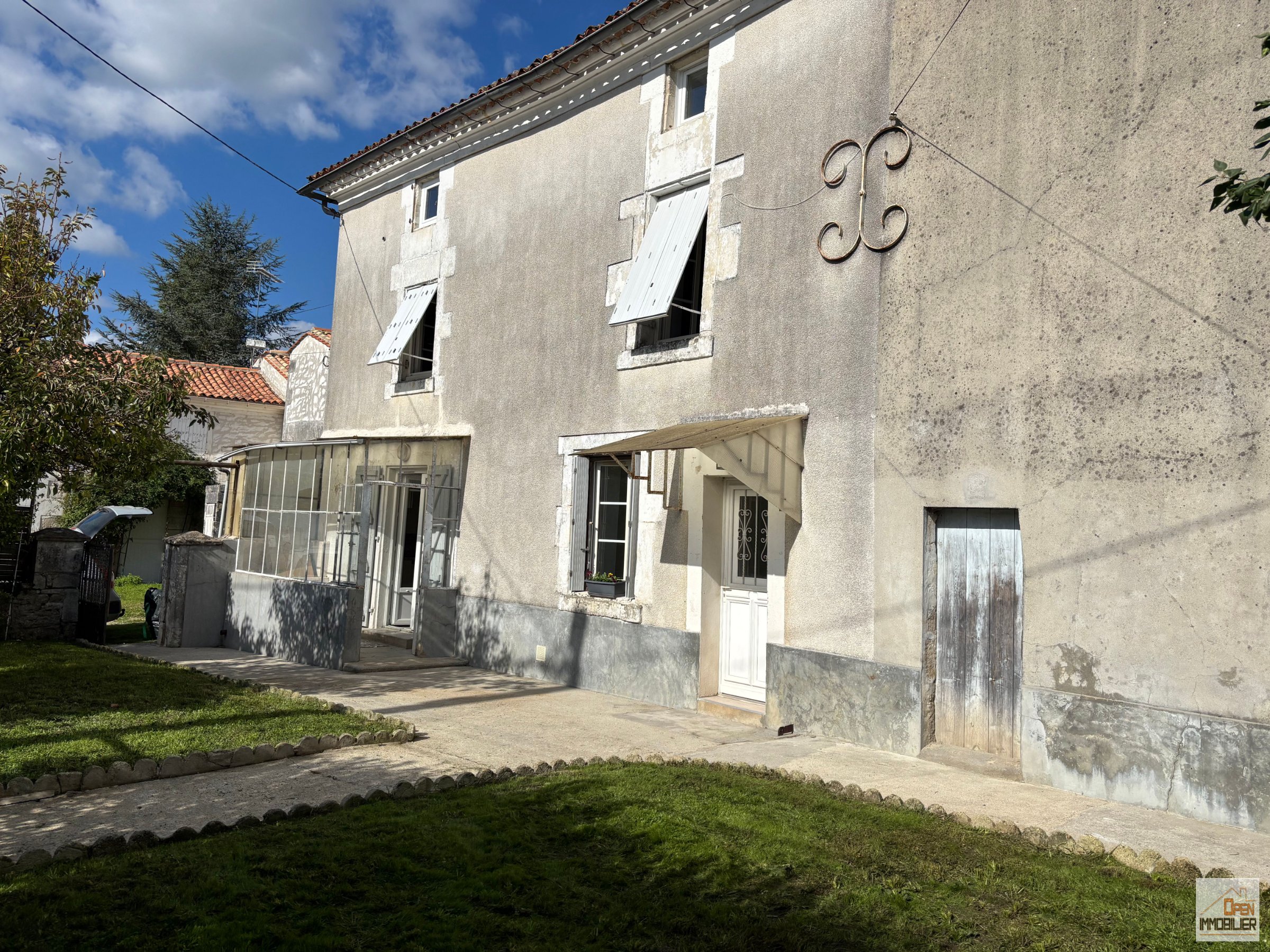 16120 VIBRAC-Location maison ancienne rénovée de type F3 avec jardin
