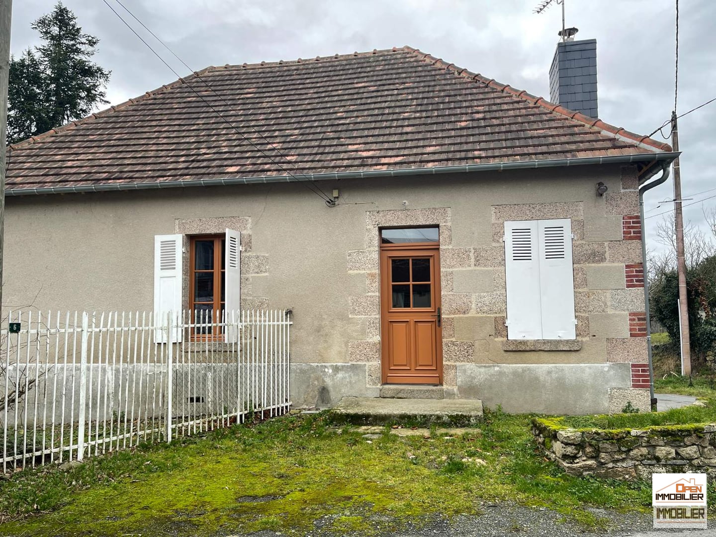 Maison rénovée 61 m2 avec jardin -23800 LA CELLE DUNOISE