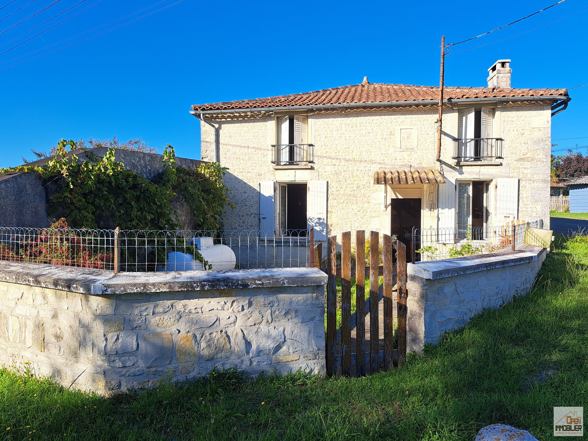 Maison à rénover avec garage, atelier, jardin et terres - 152 m² - 6 pièces