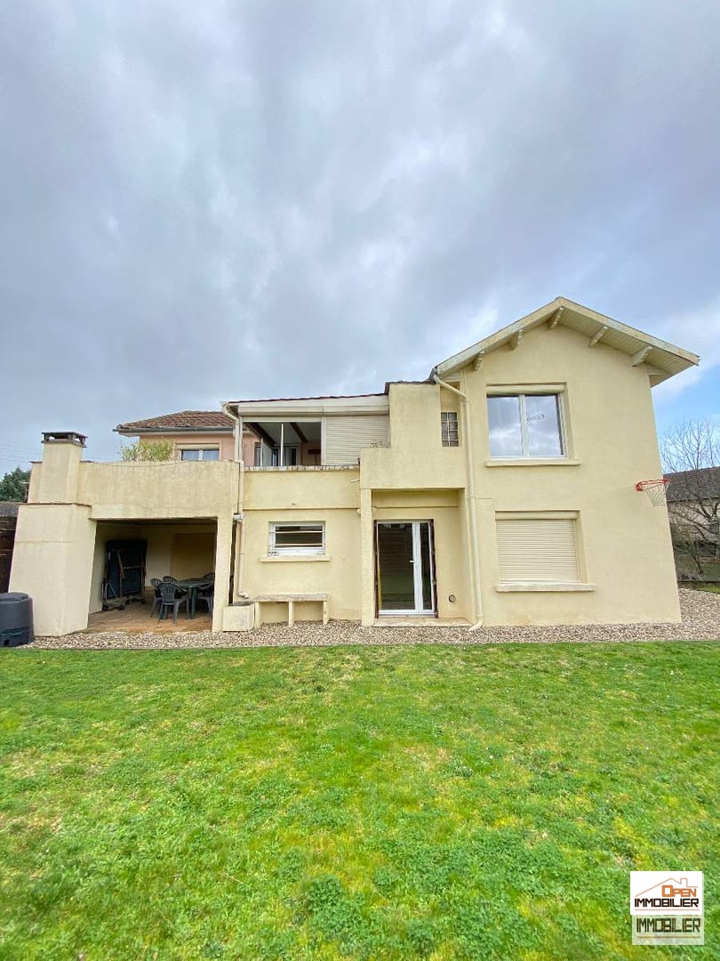 MAISON DE VILLE AVEC JARDIN