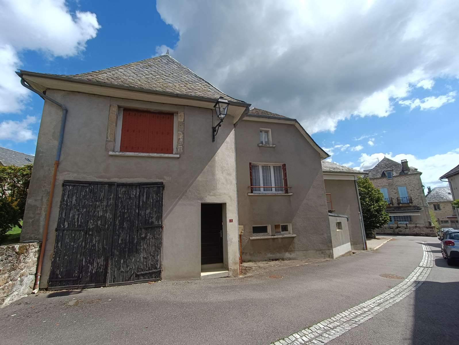 Maison de village, type T6, jardin, garage entre Marcillac la Croisille et Argentat