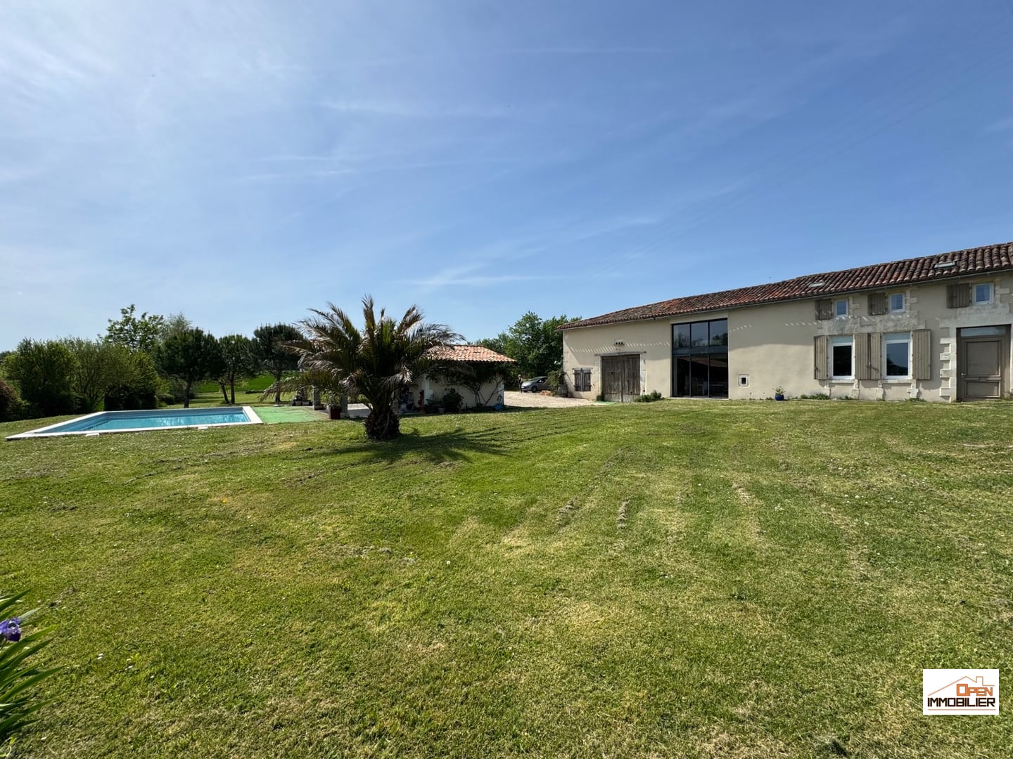 Élégante maison de caractère avec piscine et grand terrain arboré