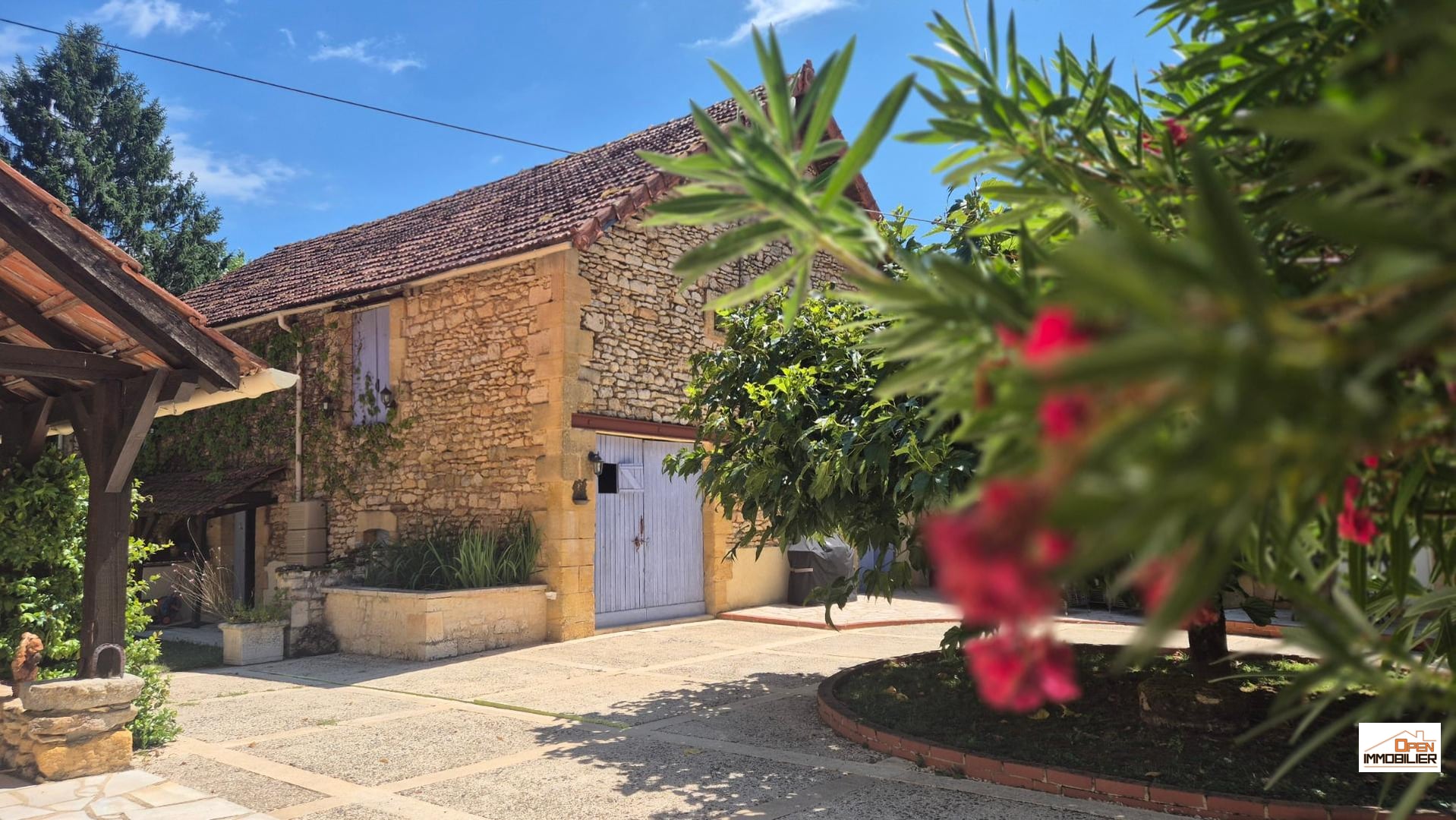 MAGNIFIQUE DOMAINE EN PLEIN COEUR DU PERIGORD NOIR AU CALME