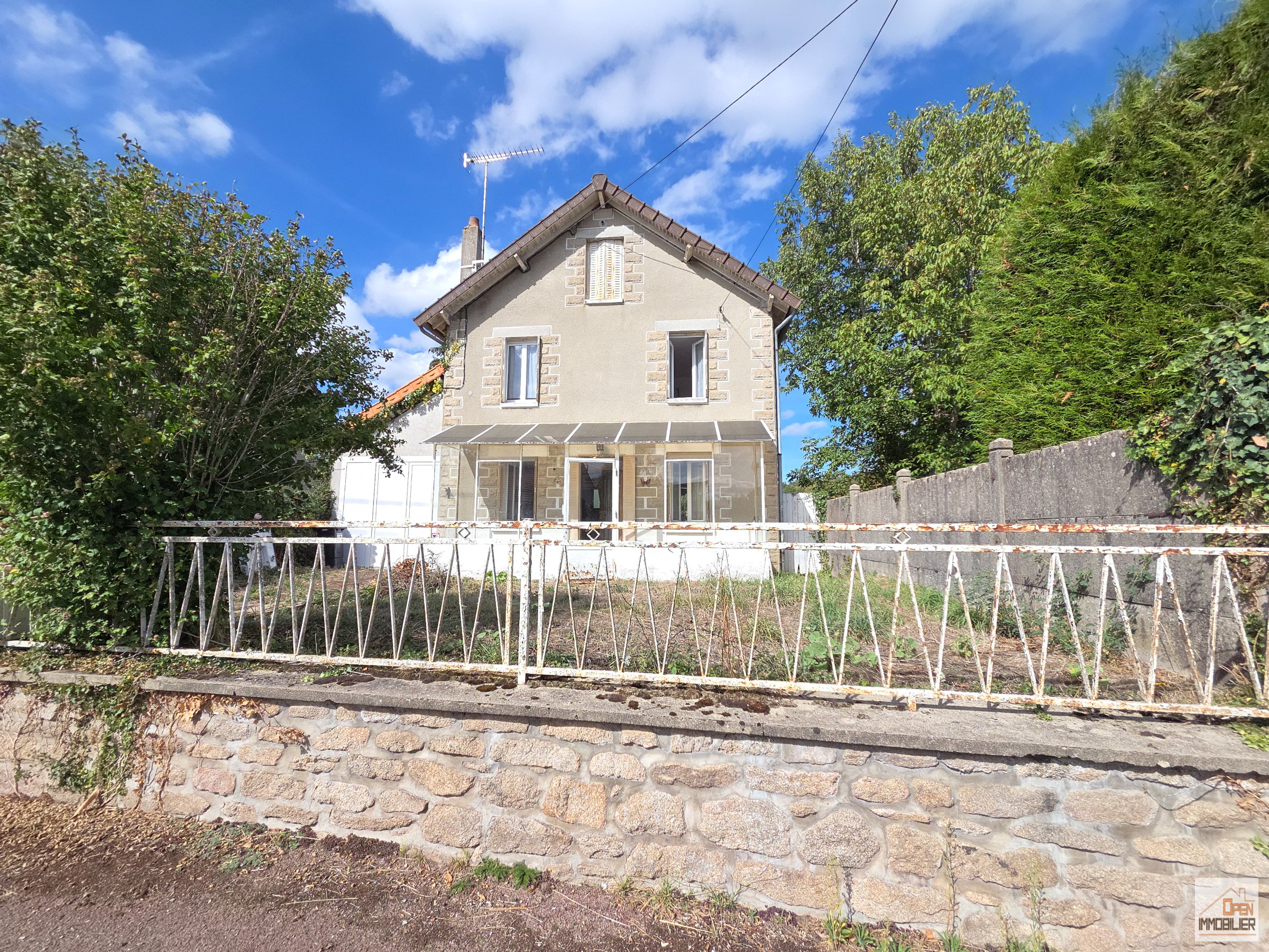 Maison de bourg sur 416 m2 terrain attenant - Marsac