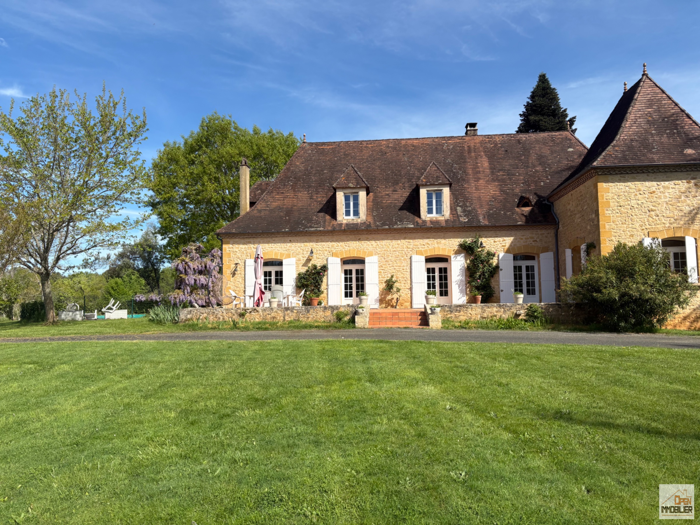 Maison 186m² Périgord - 5 hectares - Dépendances - Havre de paix