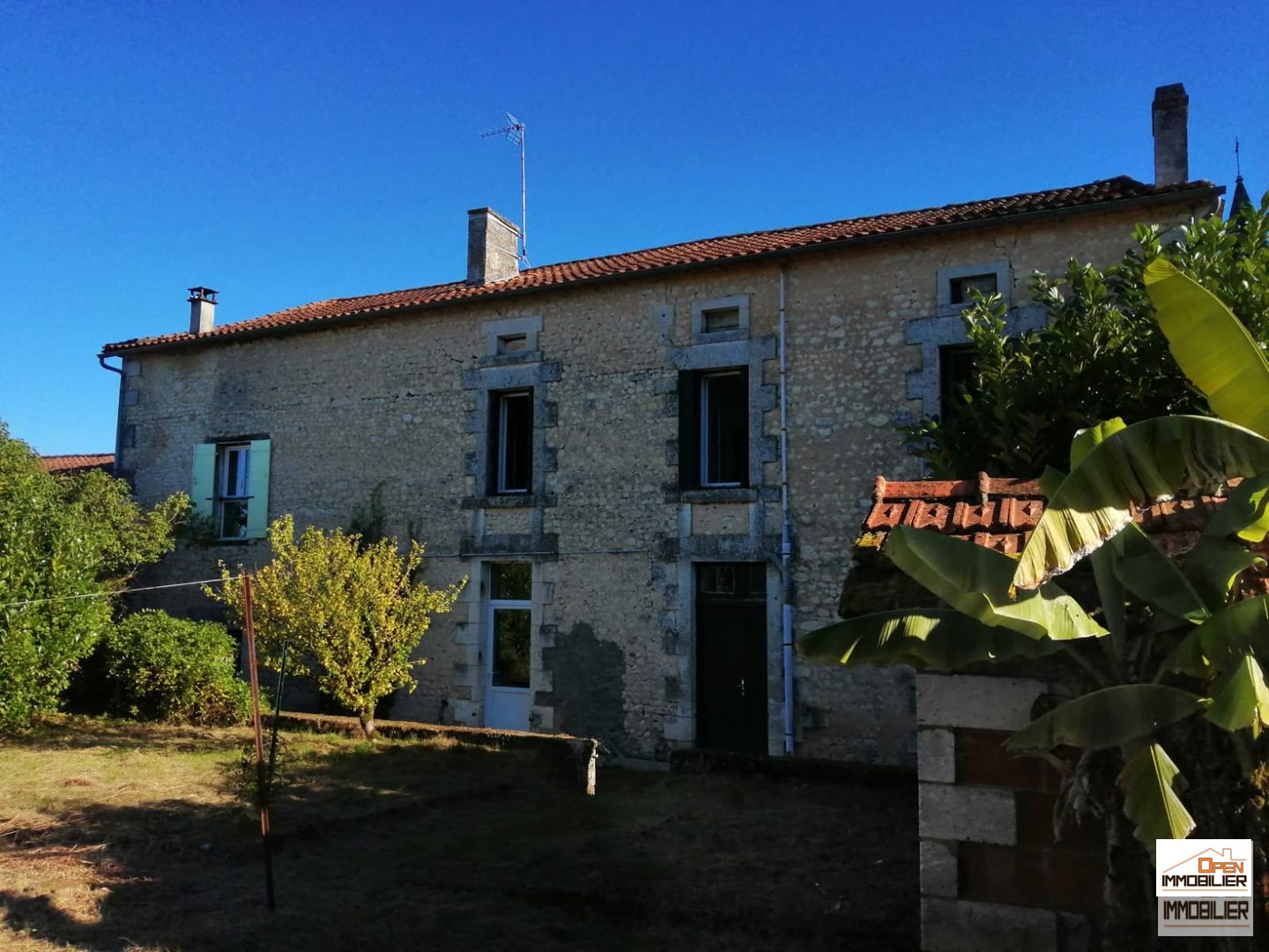 Maison de Maître trois appartements et dépendances