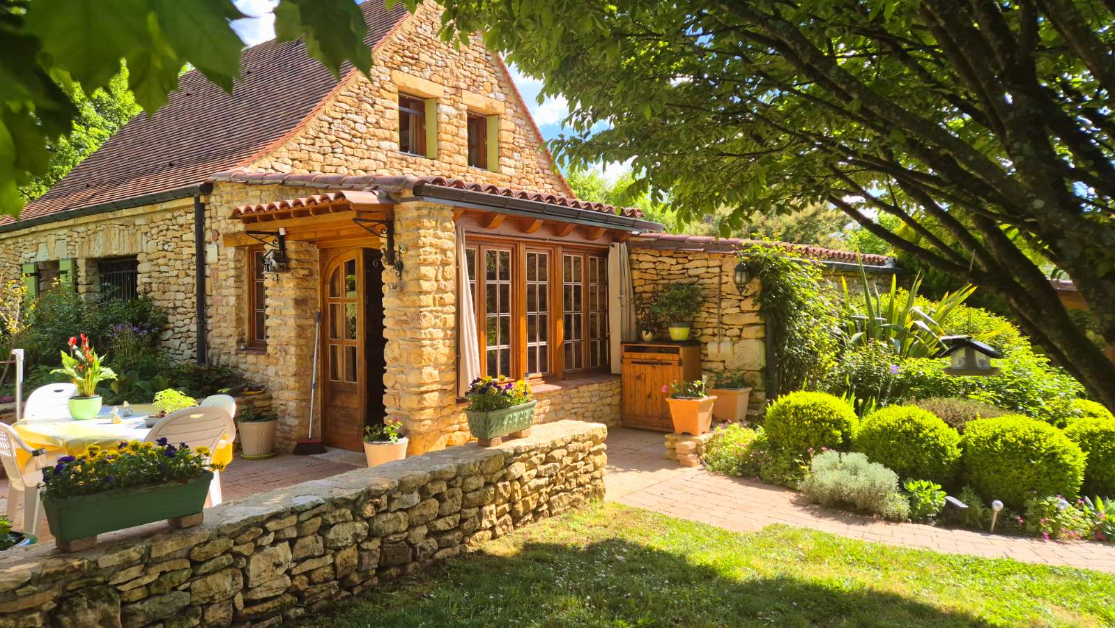 LE COUCHÉ DE SOLEIL CHAQUE JOUR, UNE VUE MAGNIFIQUE, CETTE MAISON PERIGOURDINE  EN PIERRE DE GRAN...