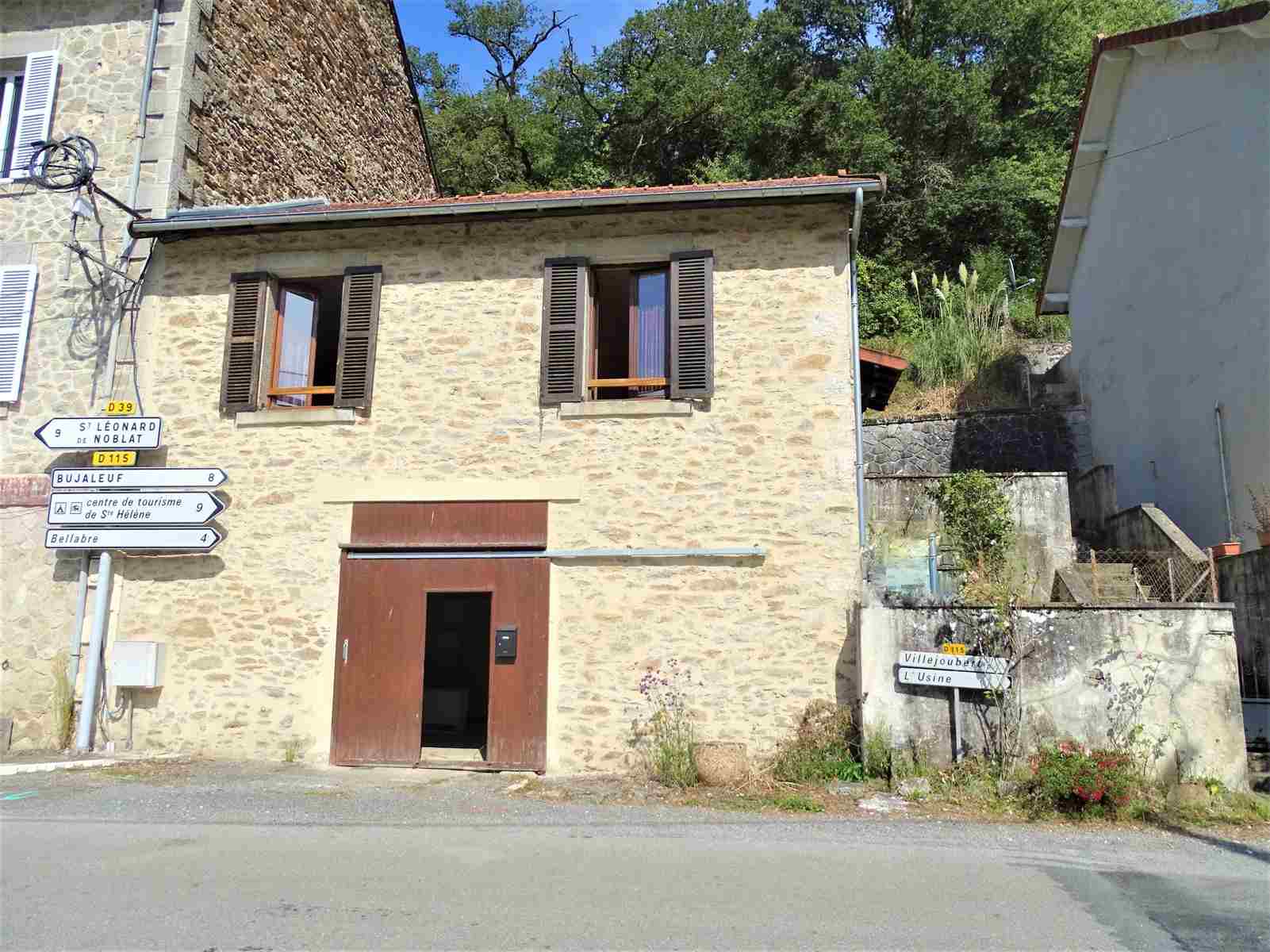 Maison en pierres avec garage