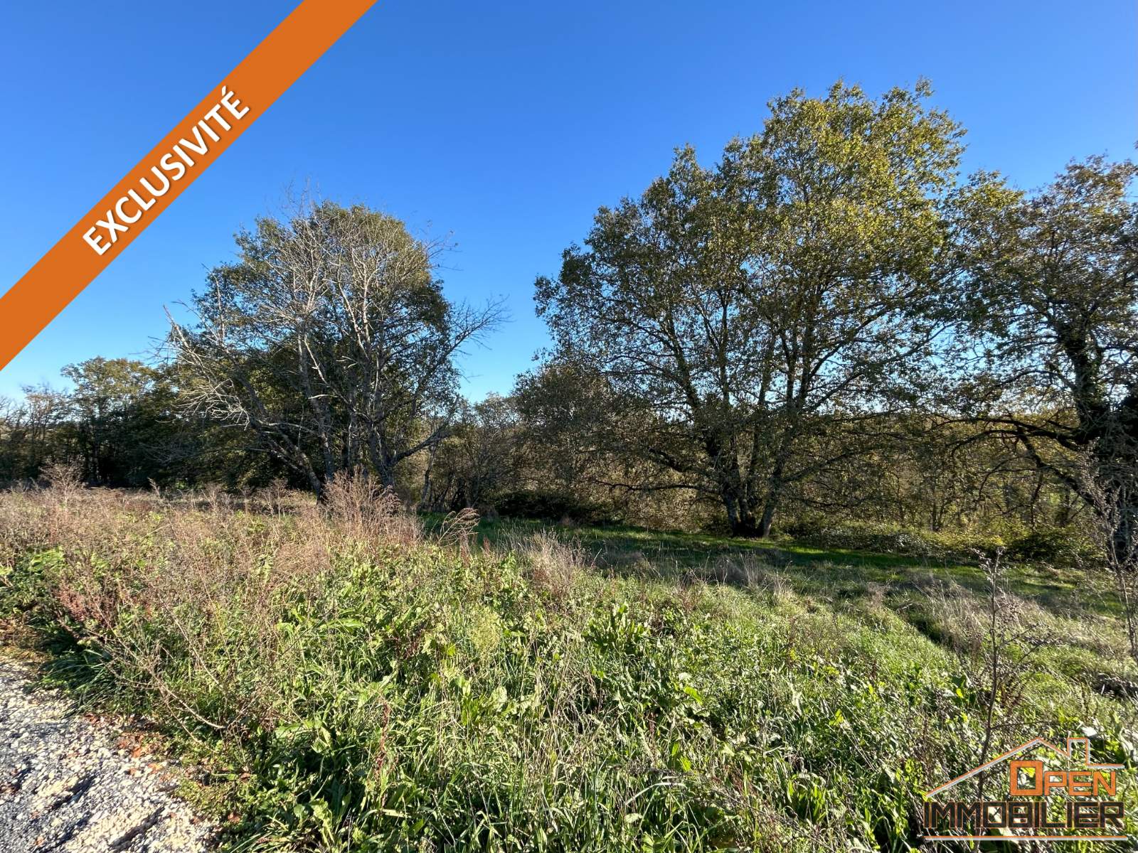 Terrain à bâtir viabilisé 821m²