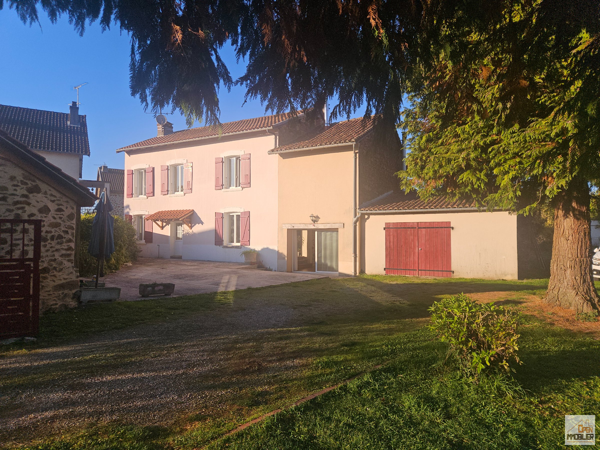Maiosn de bourg en pierre