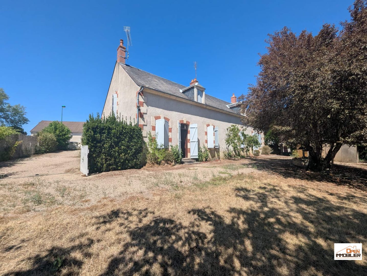 Maison de ville avec dépendances et jardin ! - Orval