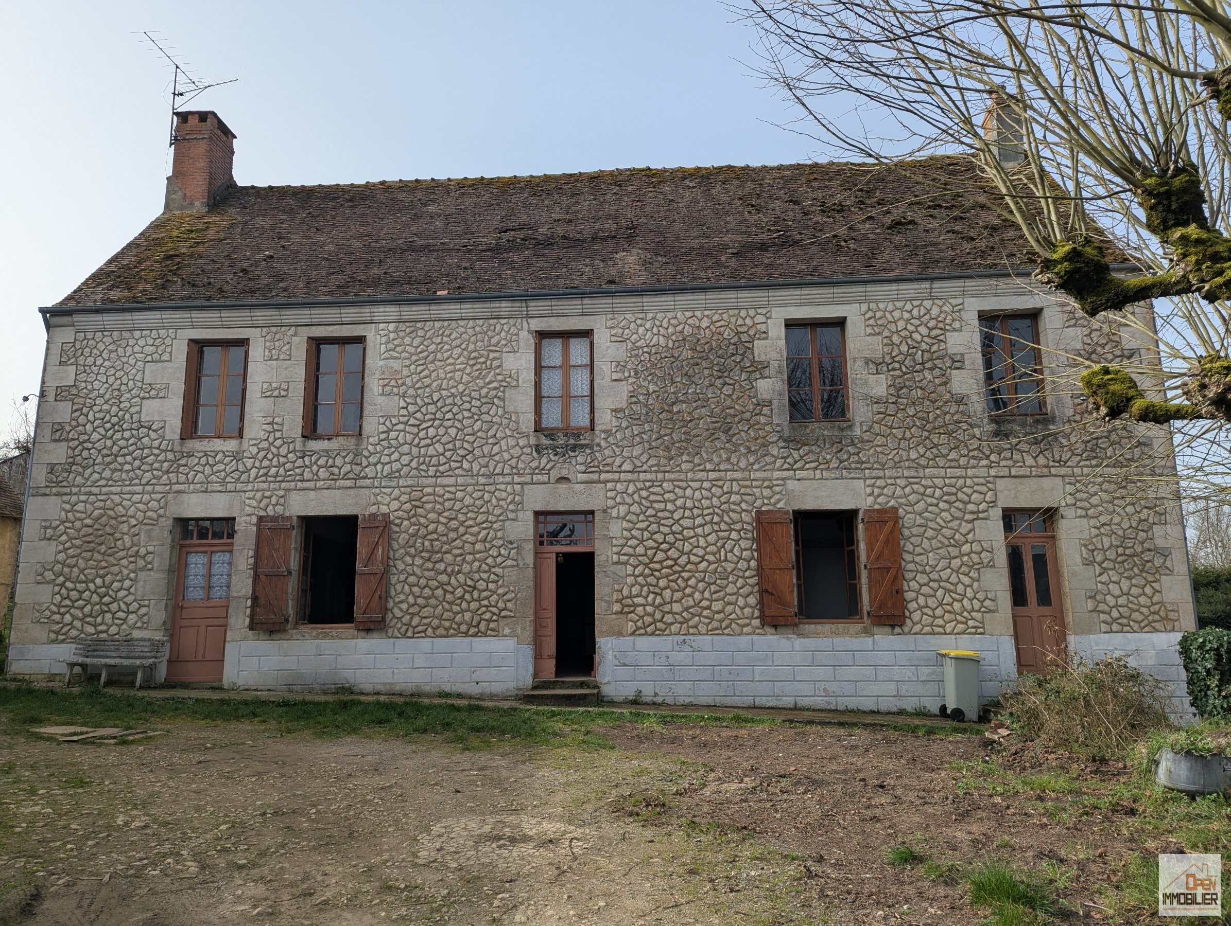 Grande maison de bourg à rénover !
