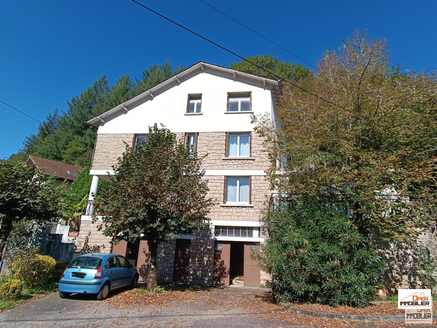 Maison Type T7, 5 chambres, 3 terrasses, garages, sur terrain d'environ 1151 m²