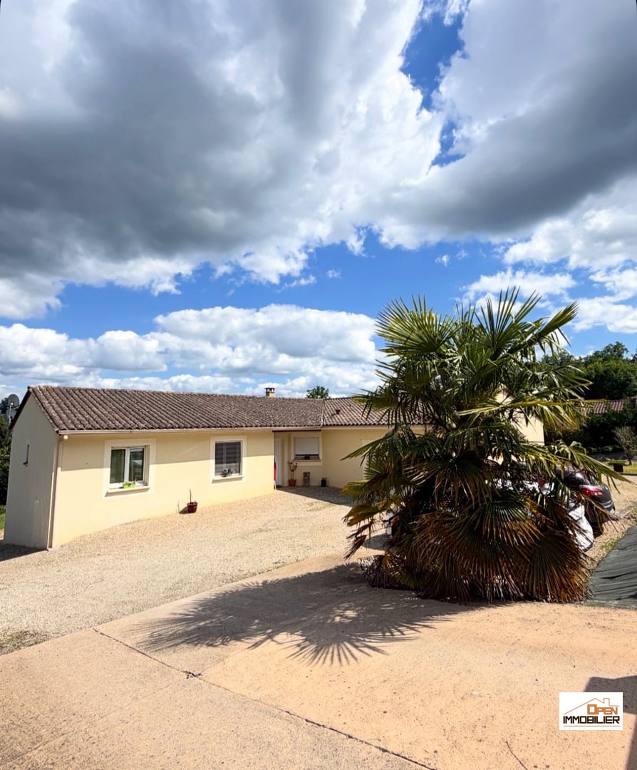 Maison contemporaine avec vue et jacuzzi