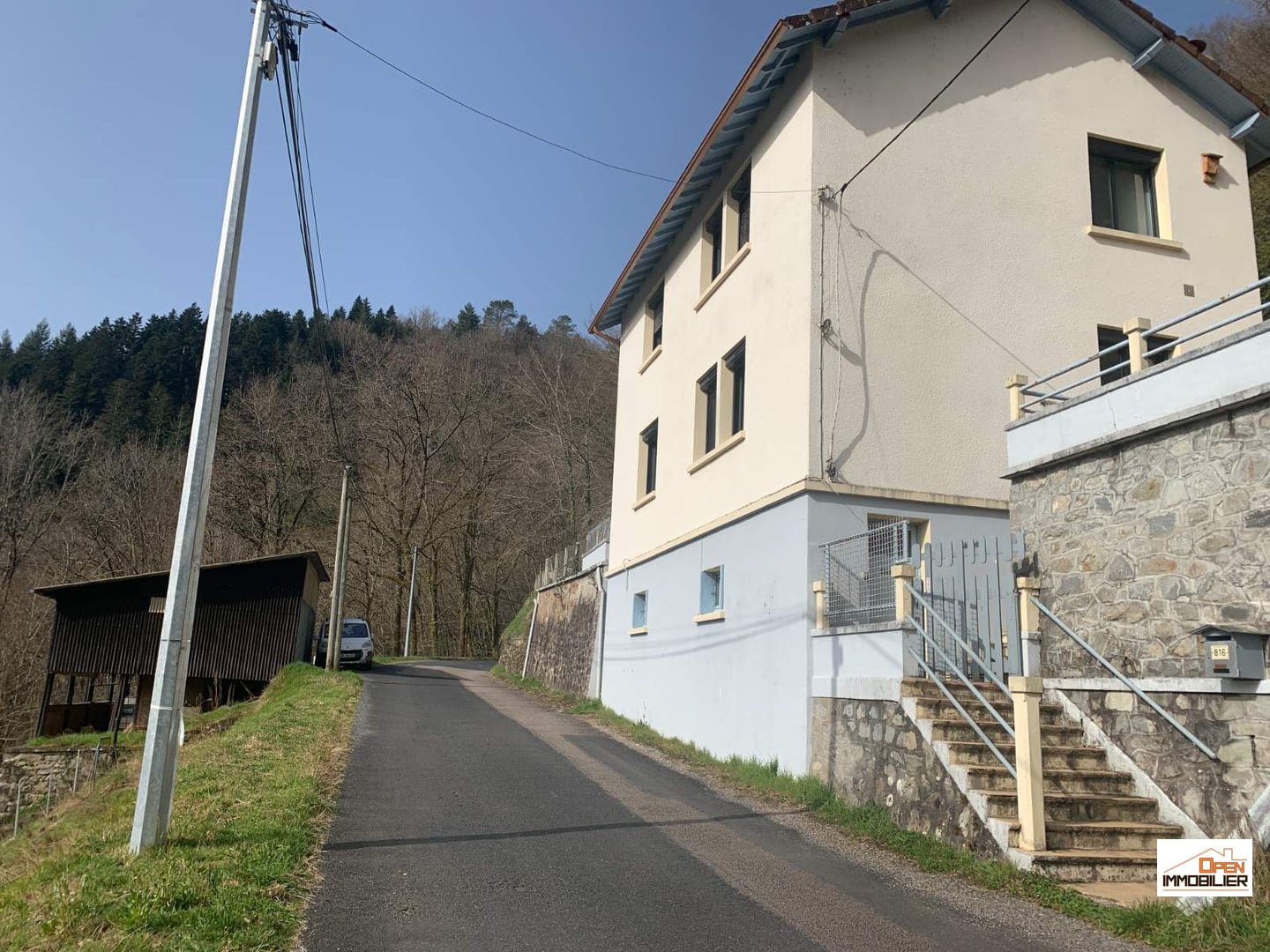 Maison restaurée avec jolie vue et terrain