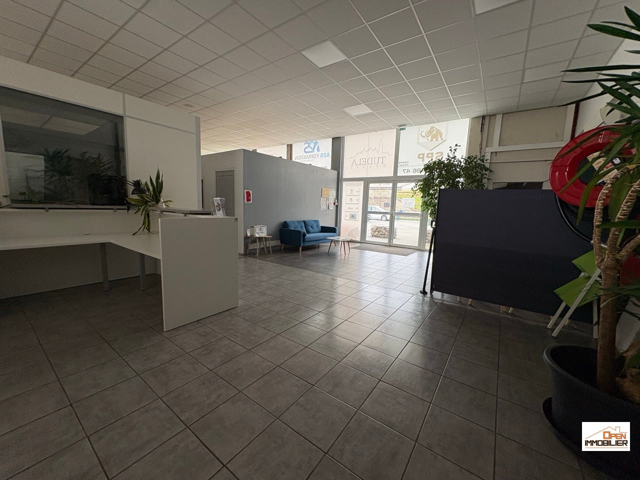 Bureau avec accès internet