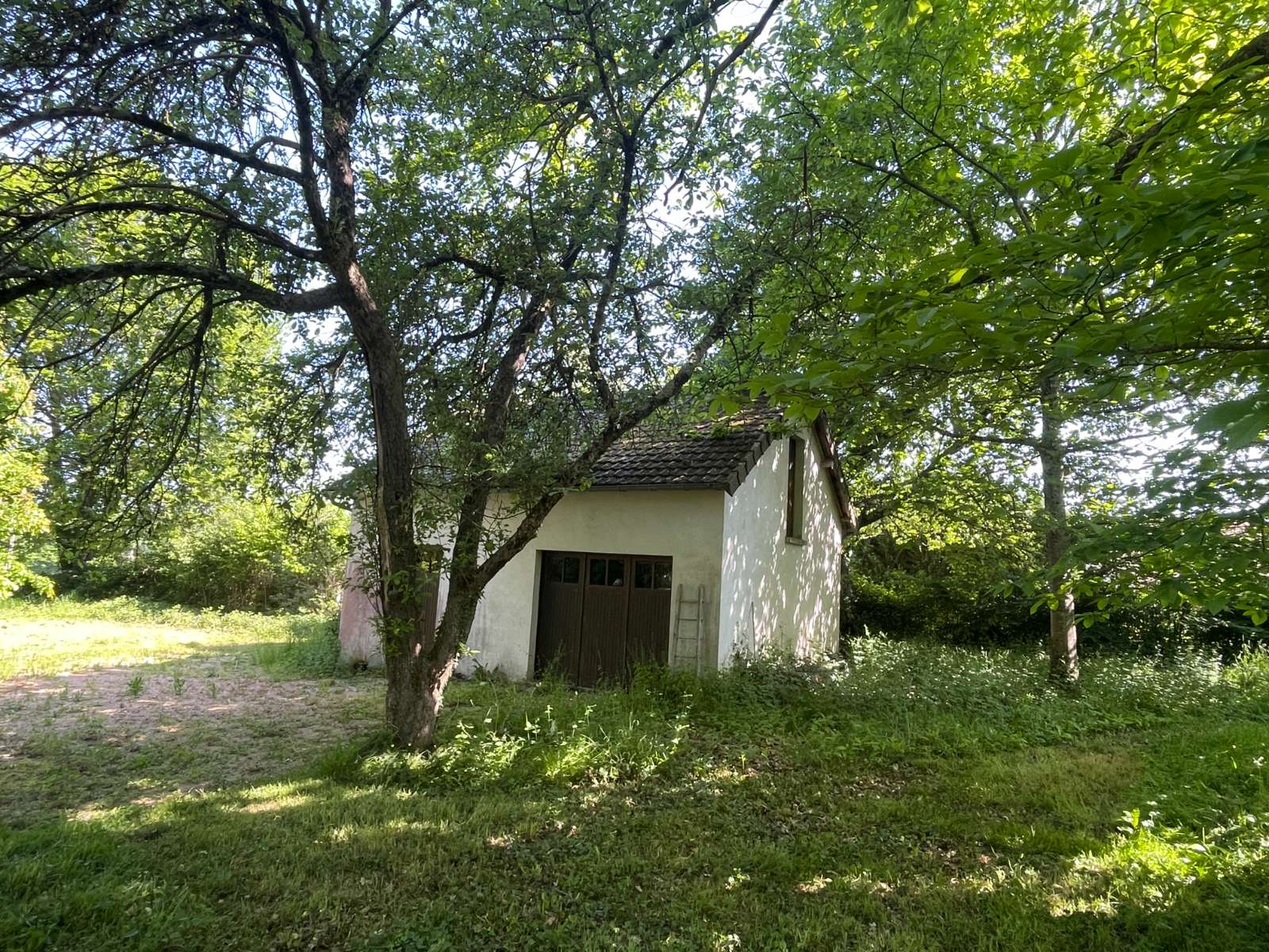 Terrain constructible avec dépendance