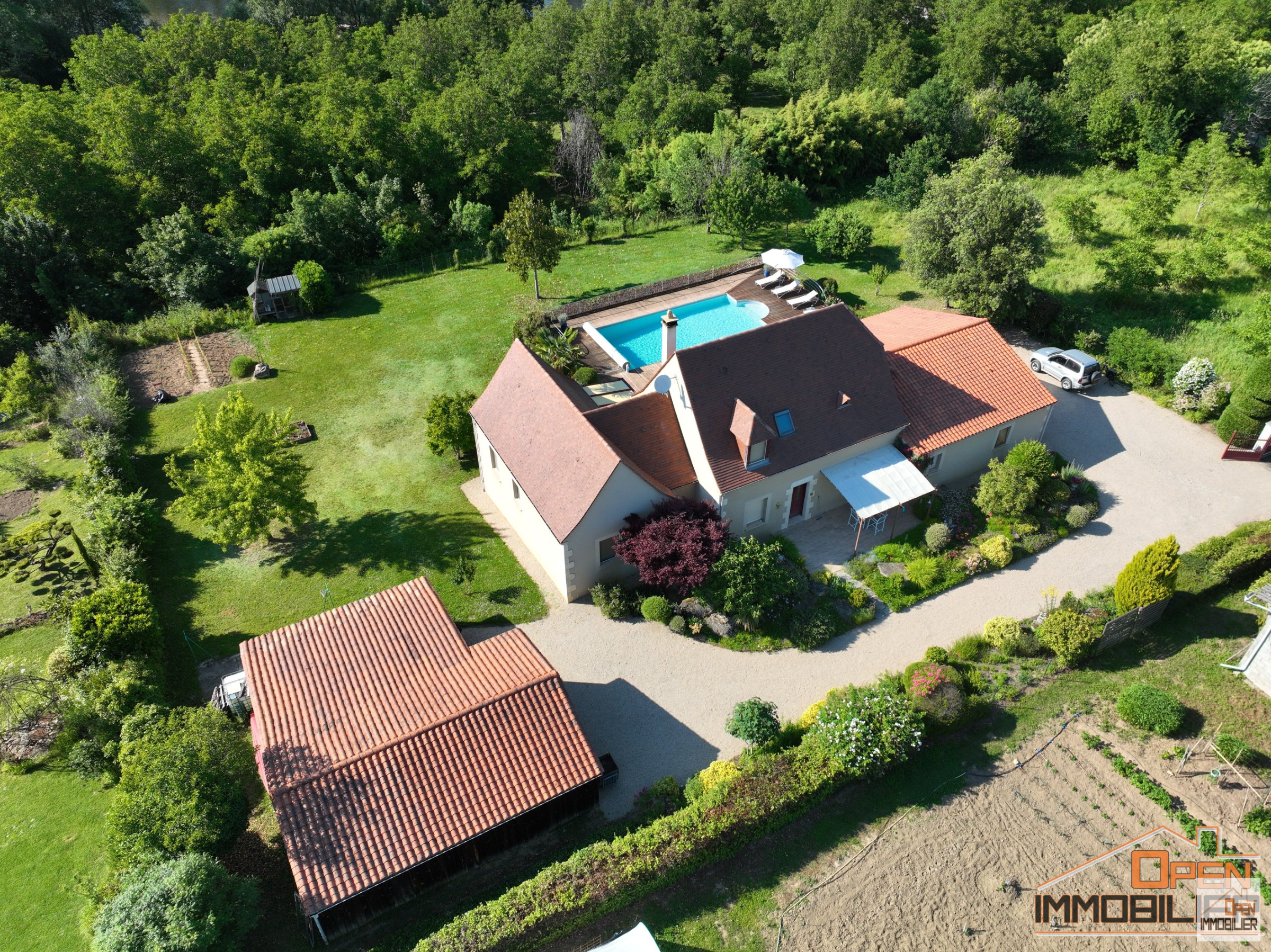 Propriété Périgourdine 166m²-Piscine-Garages-Terrain 2 754m²